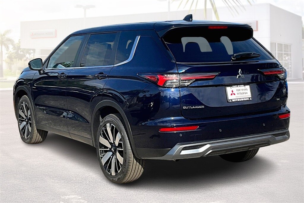 2025 Mitsubishi Outlander SE photo 3