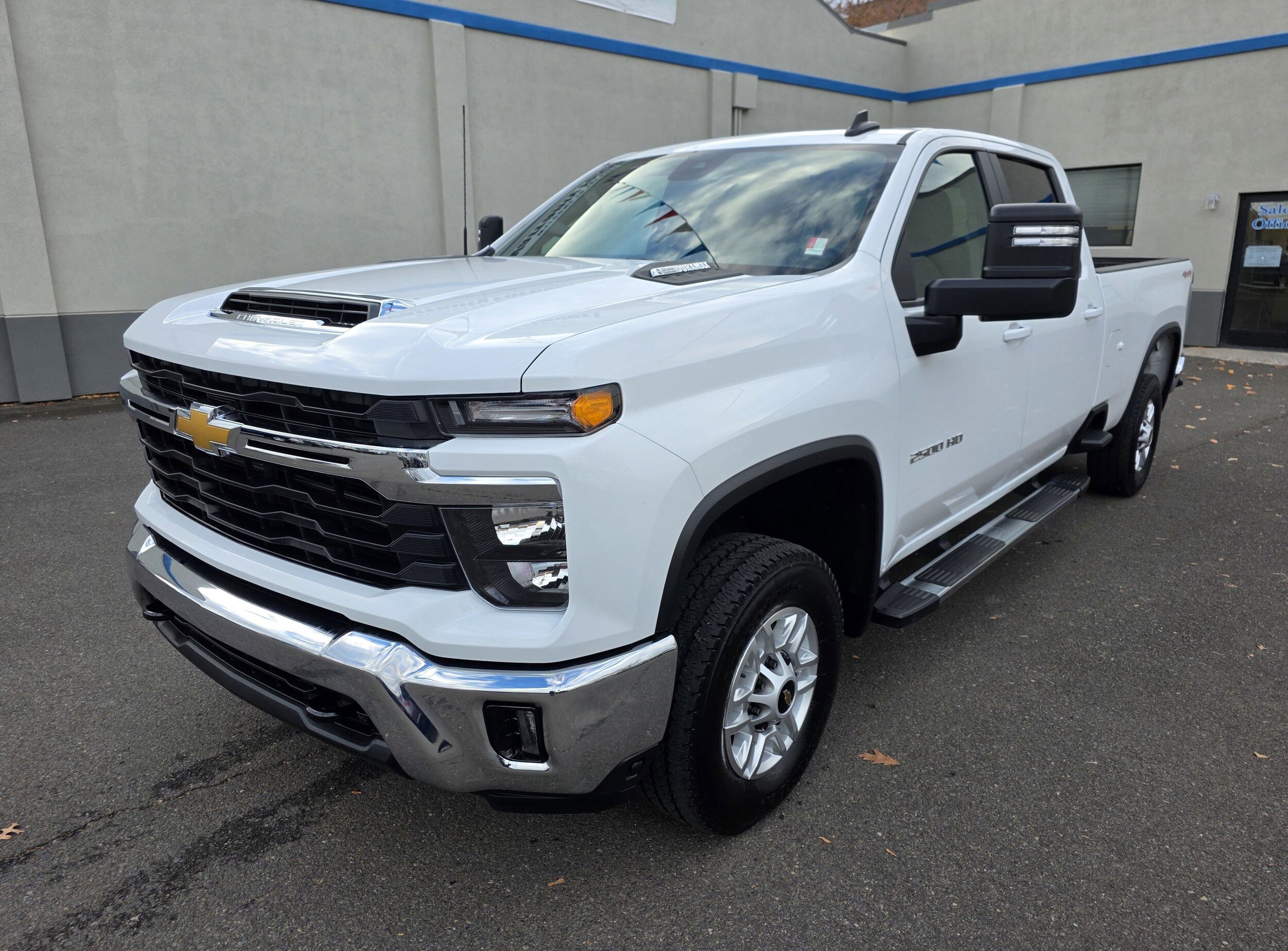 2025 Chevrolet Silverado 2500HD LT photo 3