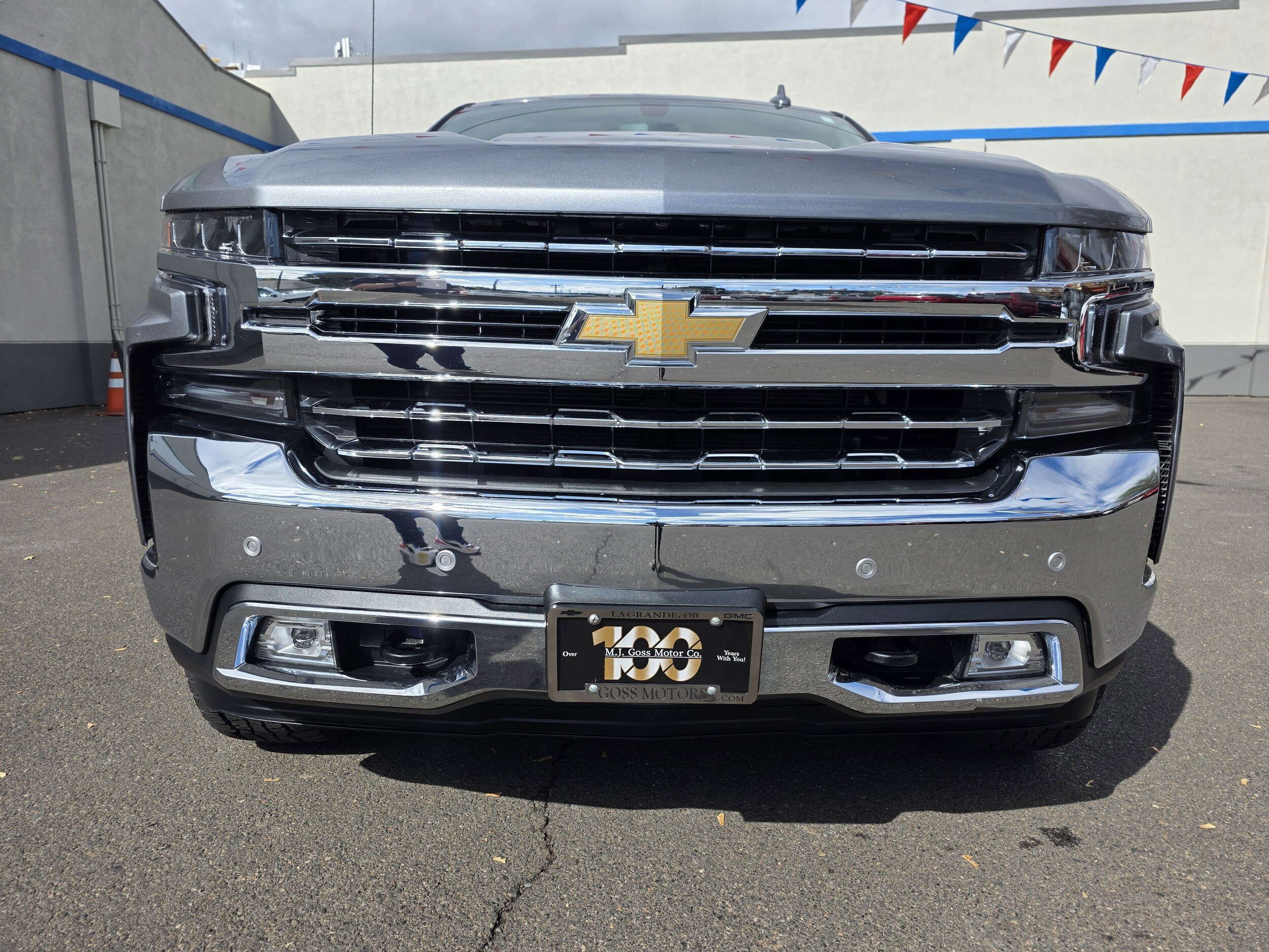 2020 Chevrolet Silverado 1500 LTZ photo 2