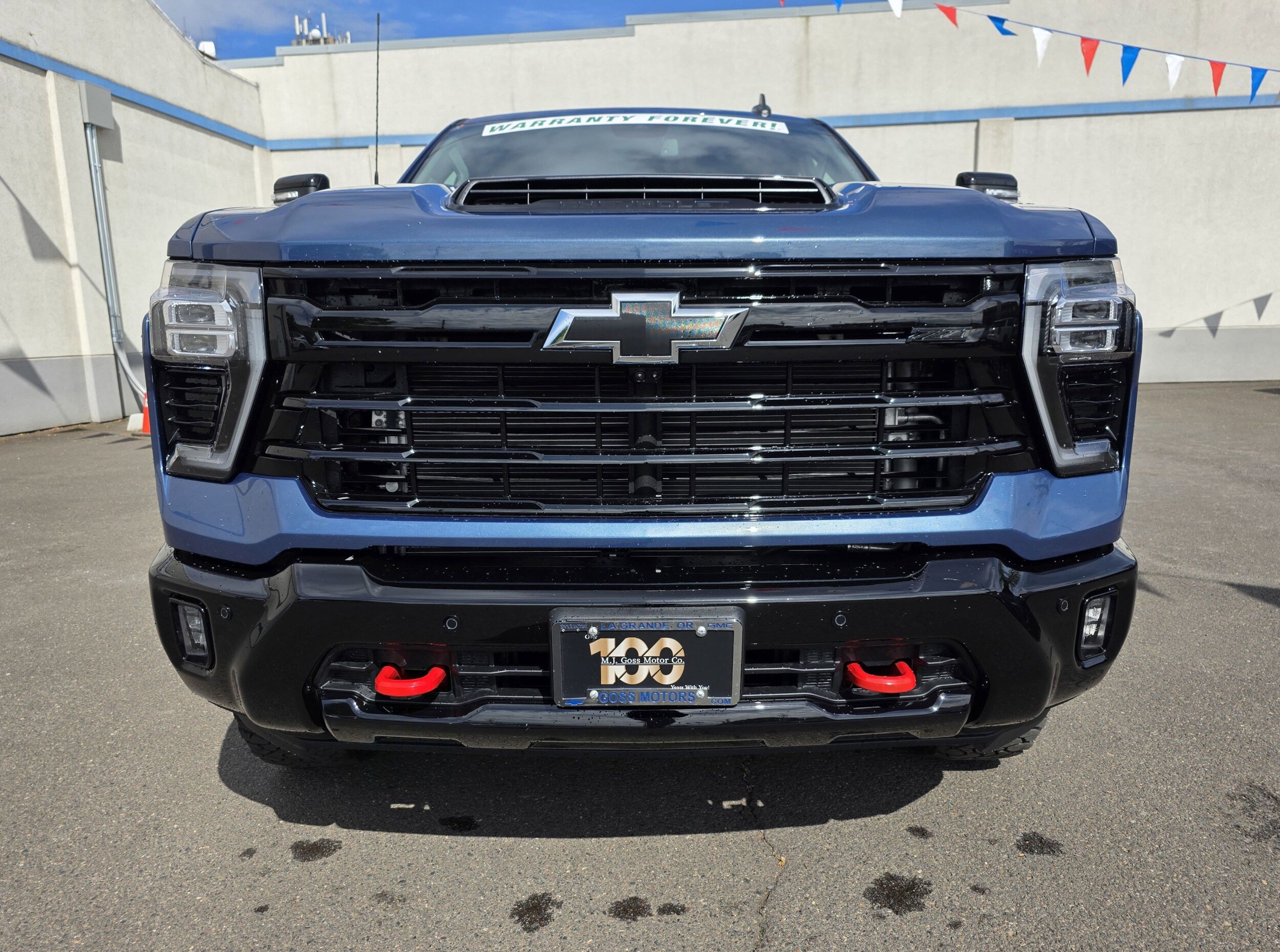2025 Chevrolet Silverado 2500HD LT photo 2