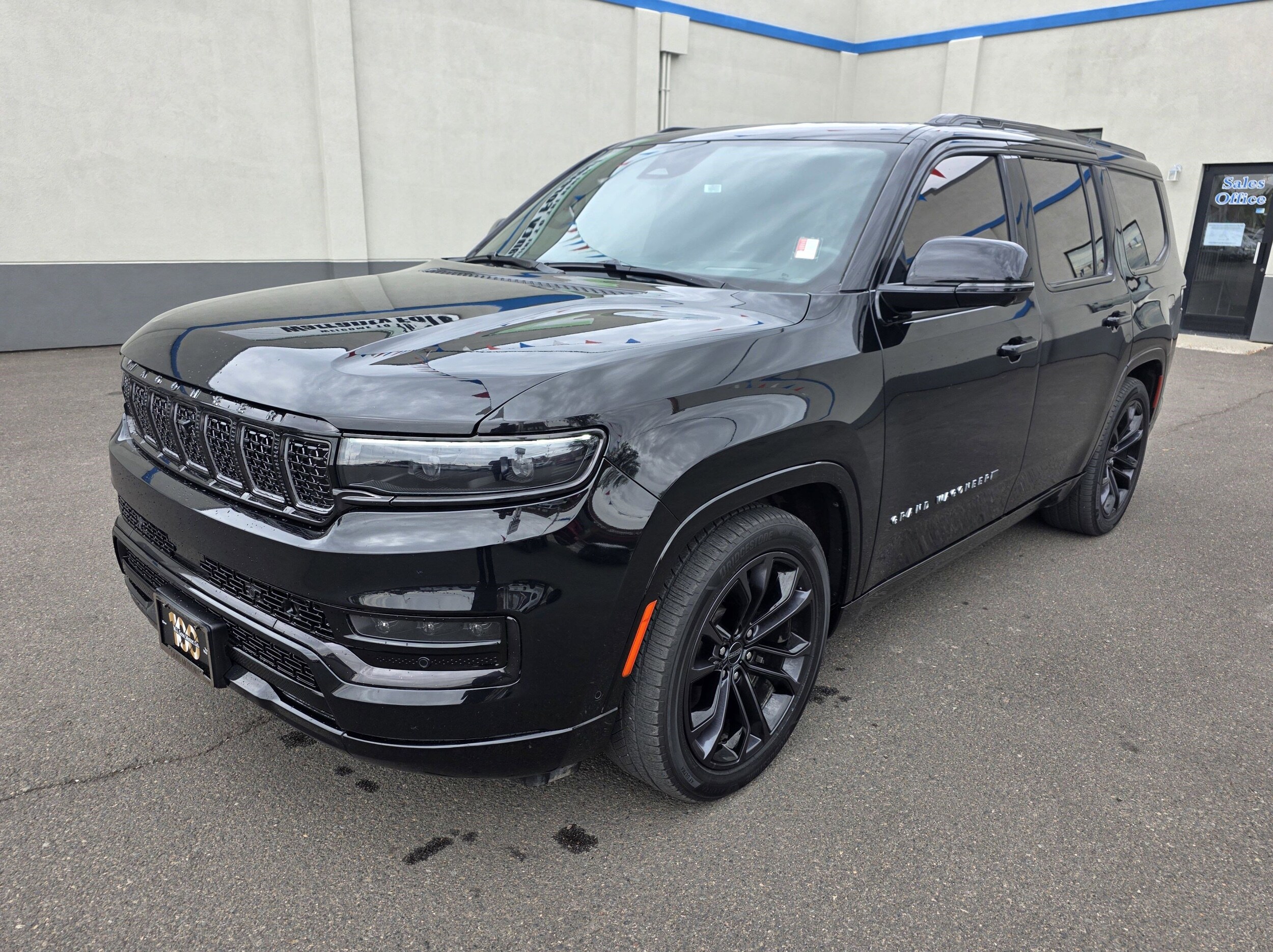 2023 Jeep Grand Wagoneer III Obsidian photo 3