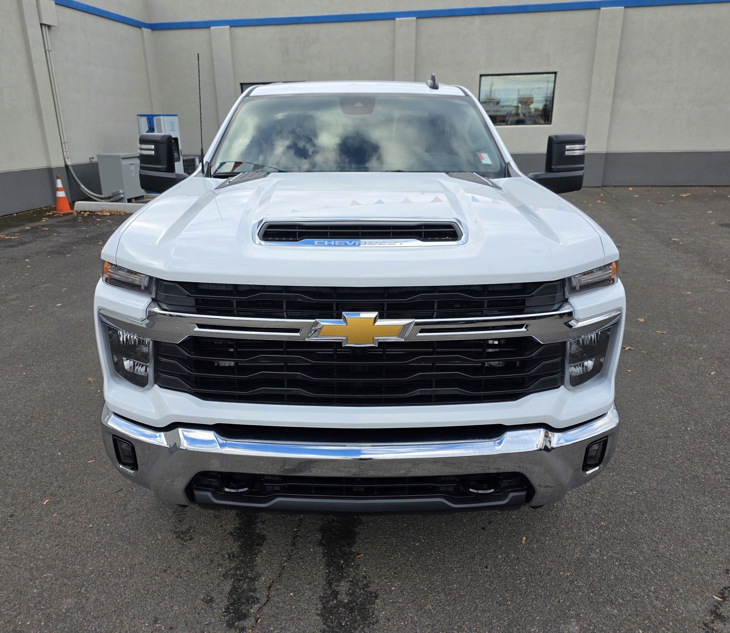 2025 Chevrolet Silverado 2500HD LT photo 2