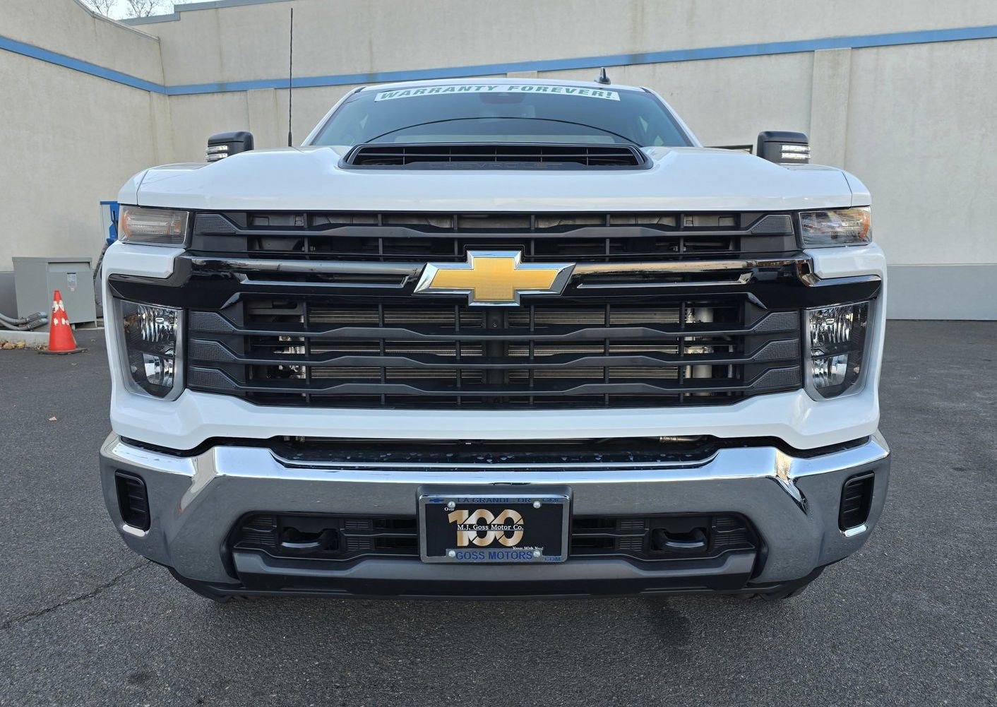 2025 Chevrolet Silverado 2500HD photo 2