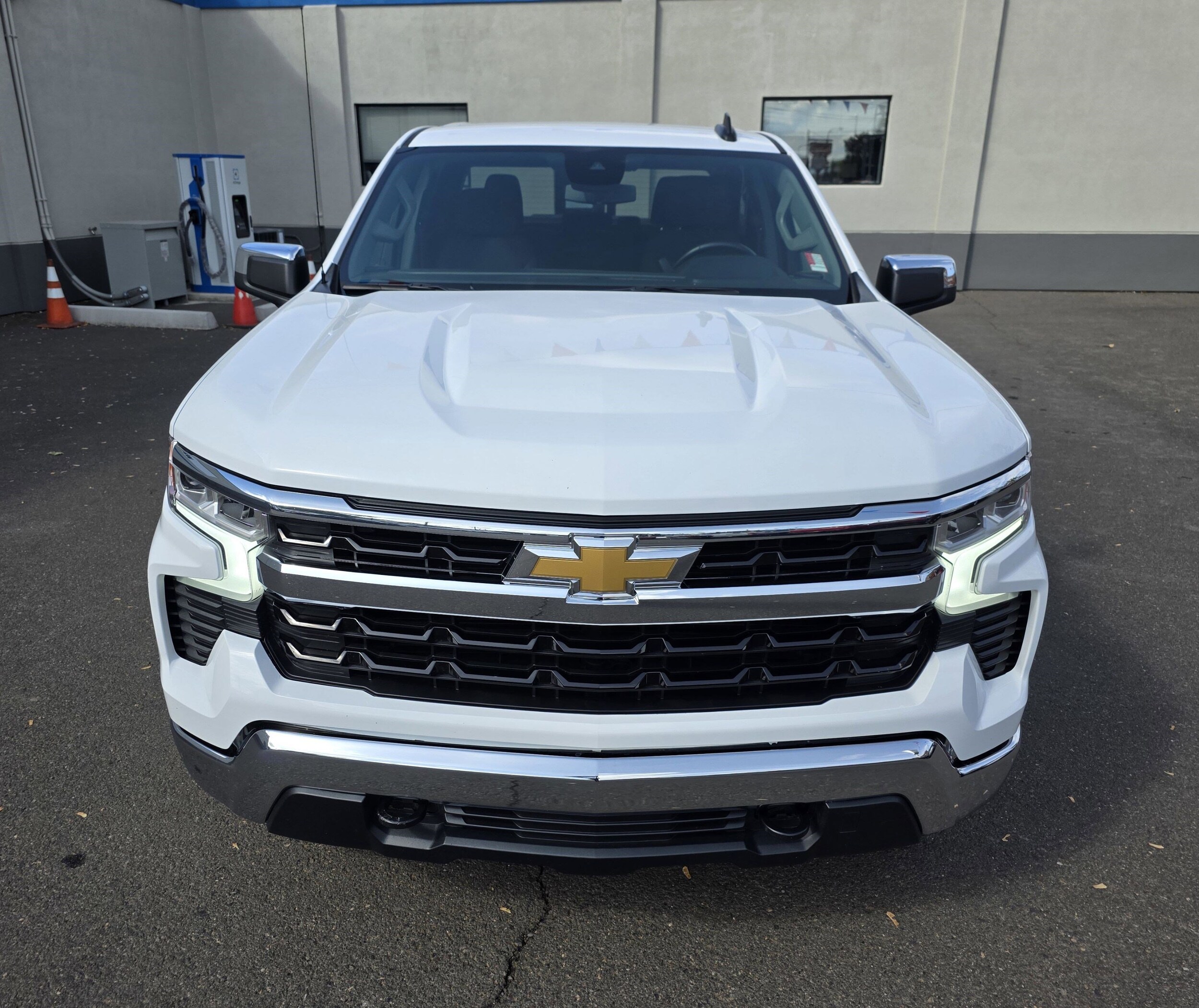 2025 Chevrolet Silverado 1500 LT photo 2
