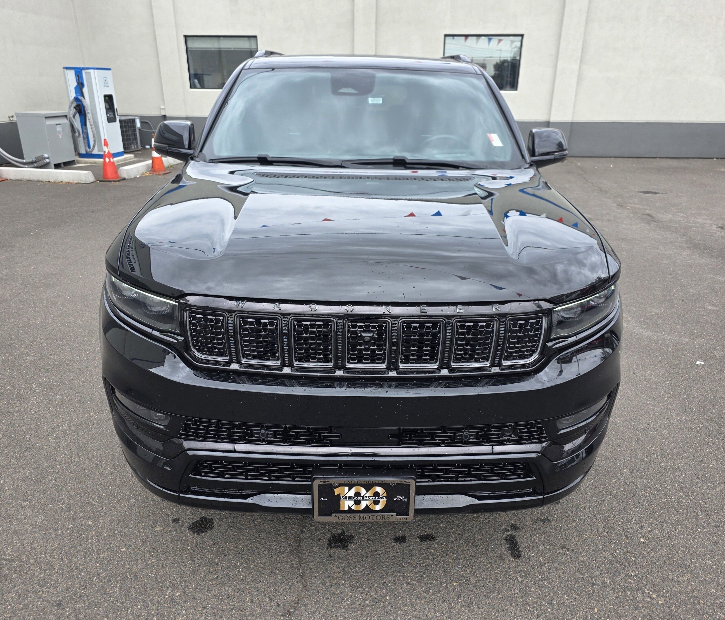 2023 Jeep Grand Wagoneer III Obsidian photo 2