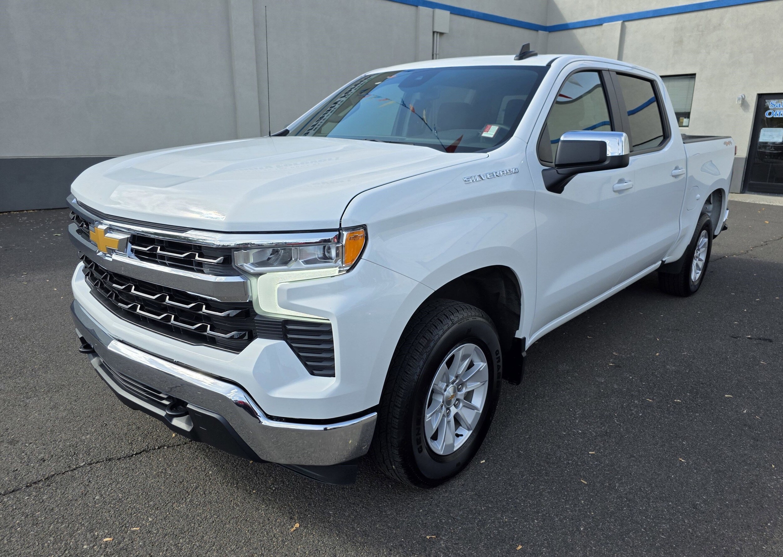 2025 Chevrolet Silverado 1500 LT photo 3