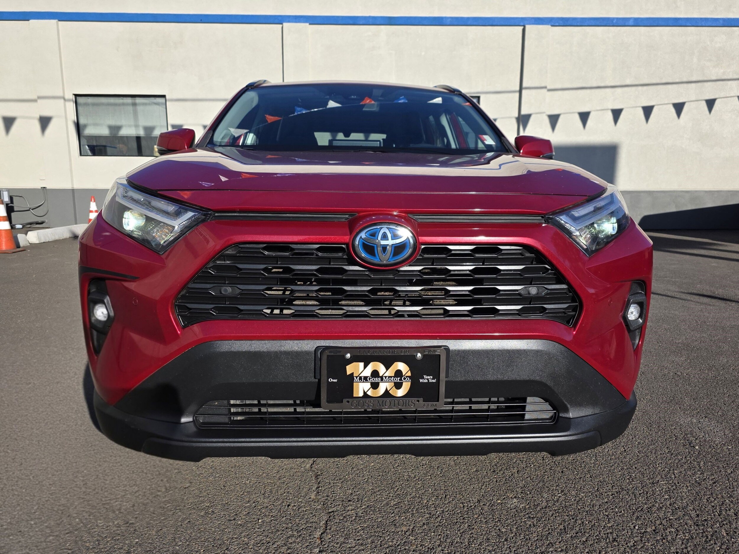 2022 Toyota RAV4 Hybrid XLE Premium photo 2