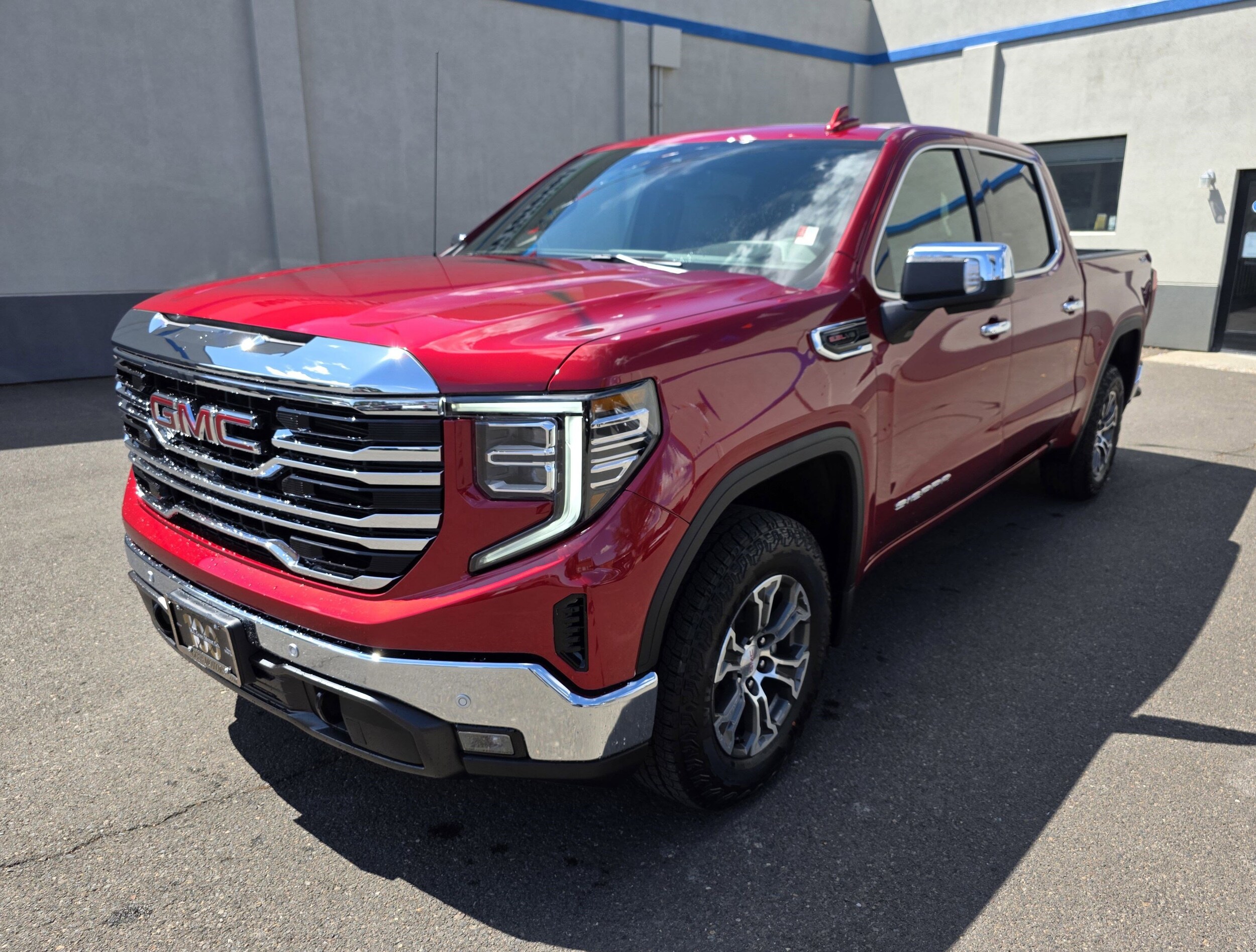 2026 Gmc Sierra 1500 SLT photo 2