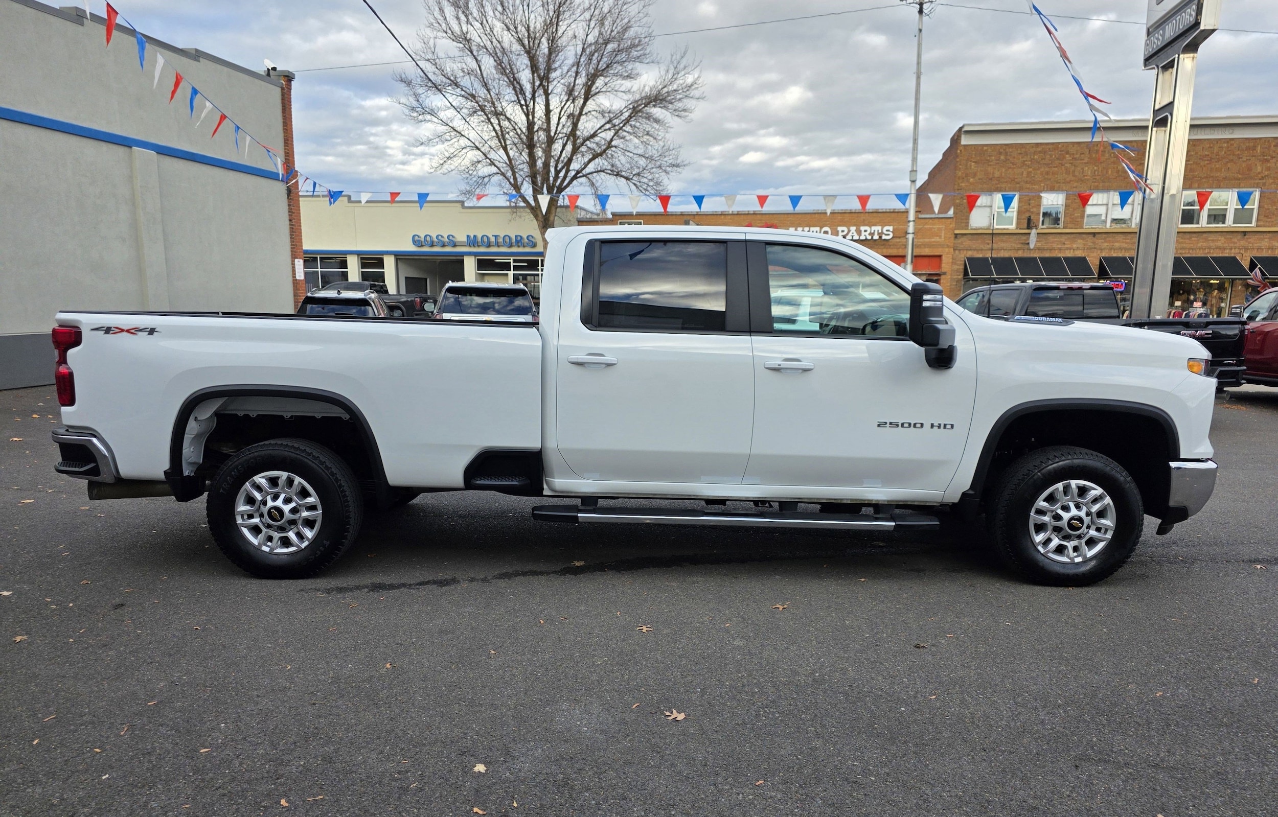 2025 Chevrolet Silverado 2500HD LT - Photo 9