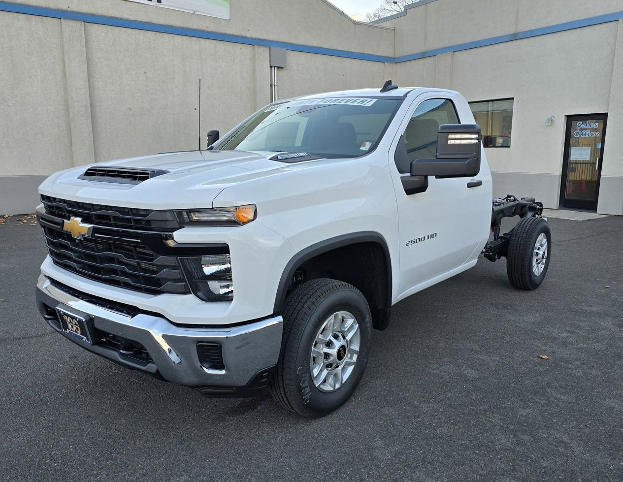 2025 Chevrolet Silverado 2500HD photo 4