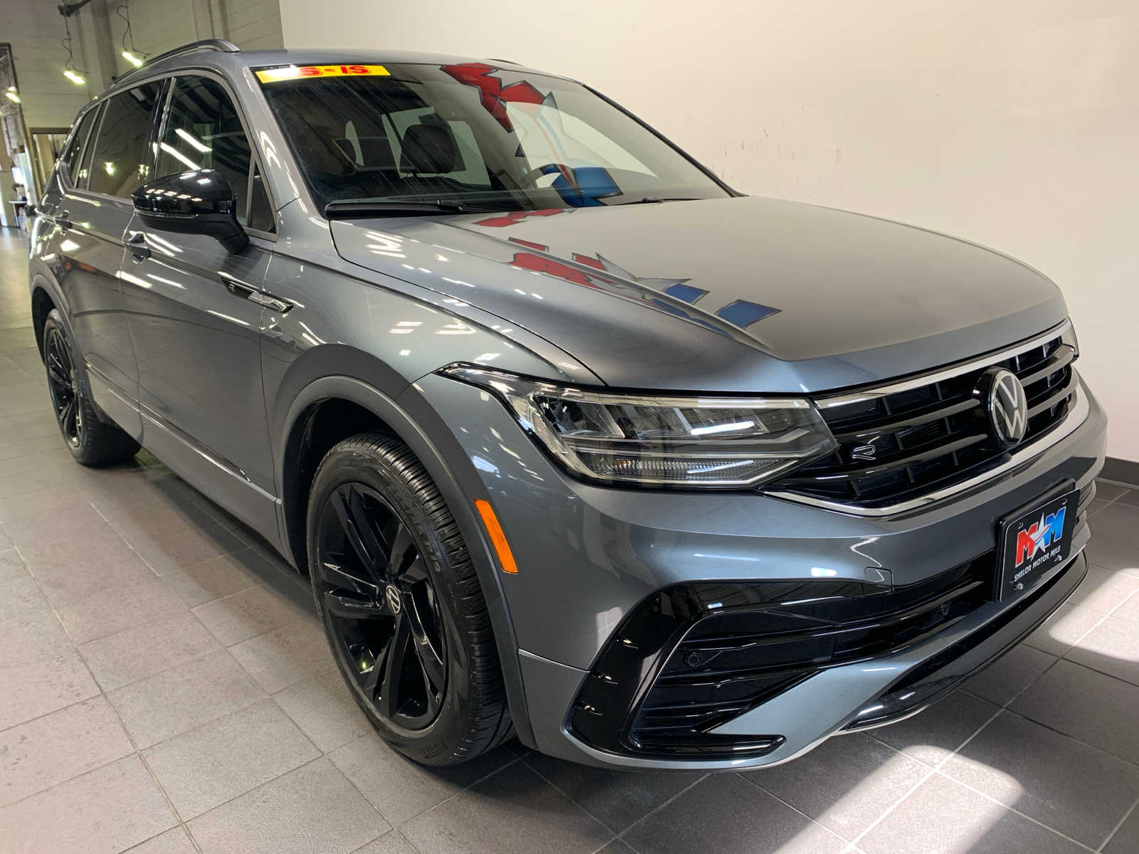 2024 Volkswagen Tiguan SE R-Line Black photo 2