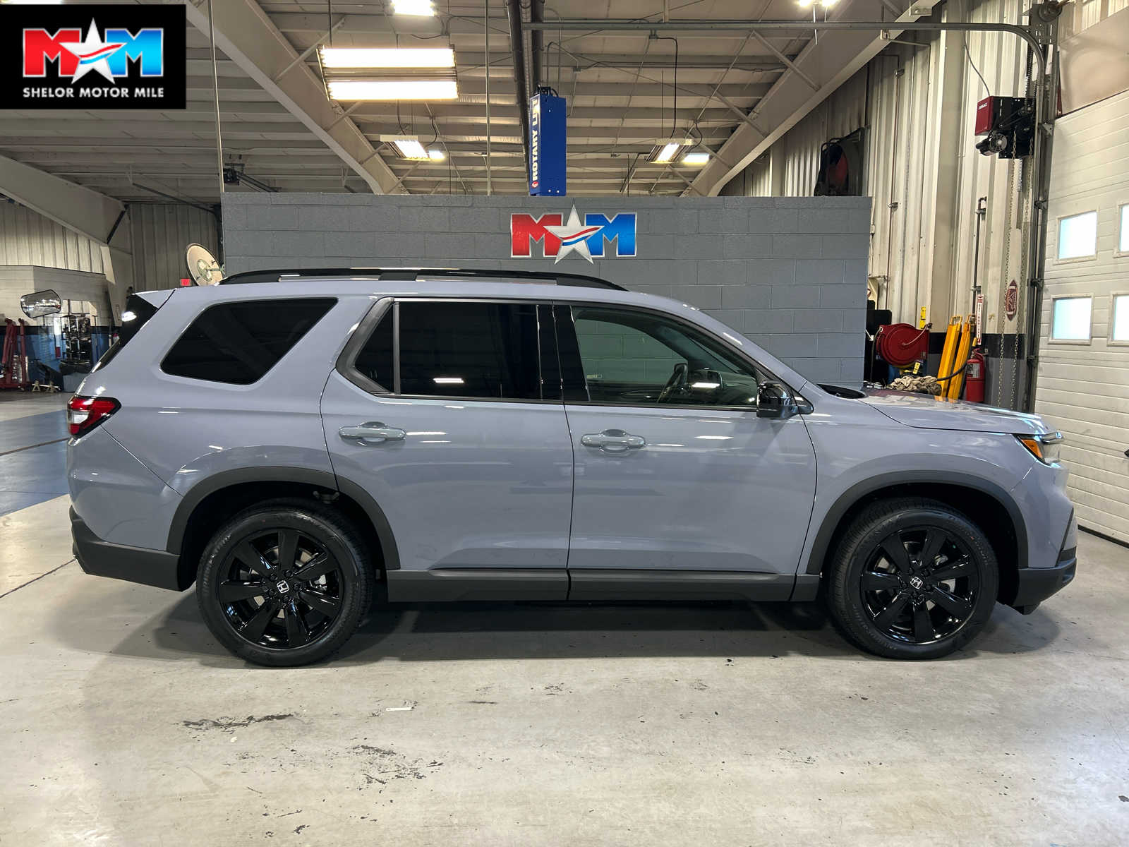 2025 Honda Pilot Black Edition's photo