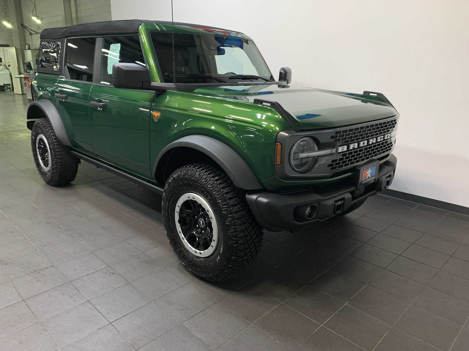 2023 Ford Bronco Badlands photo 2