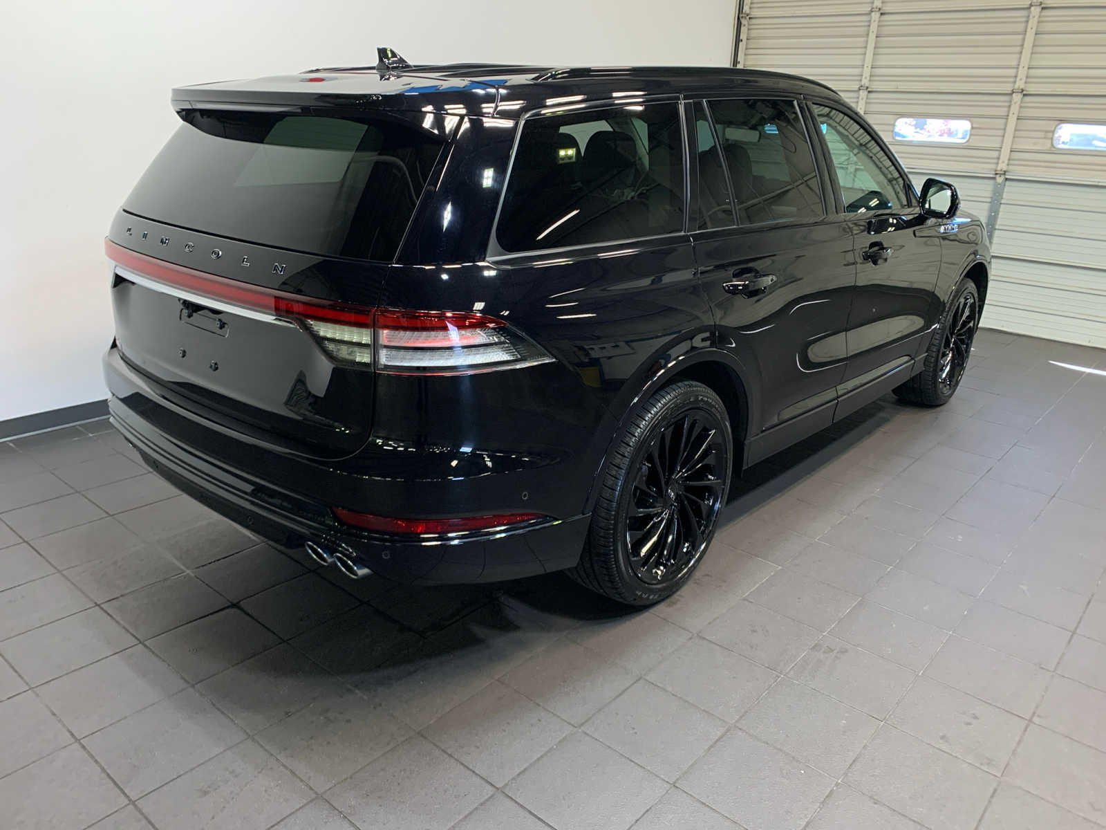 2024 Lincoln Aviator Black Label photo 2