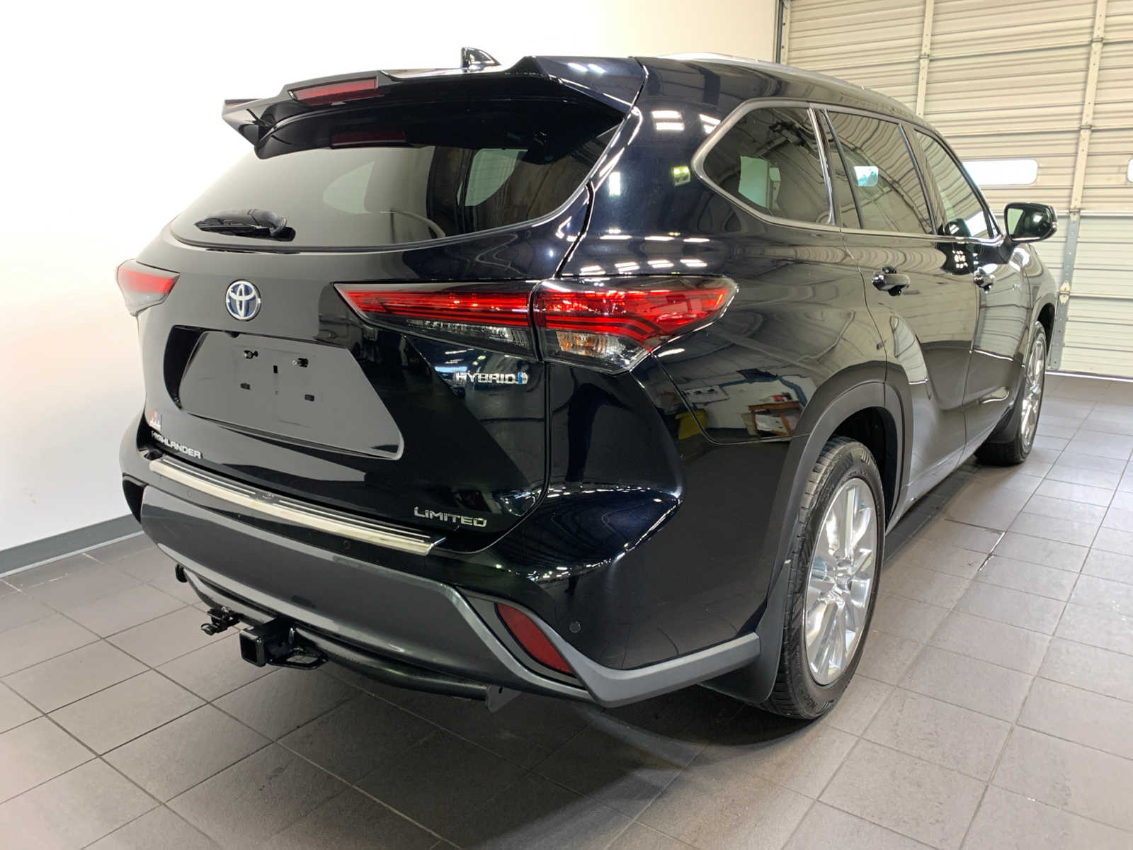 2021 Toyota Highlander Hybrid Limited photo 2