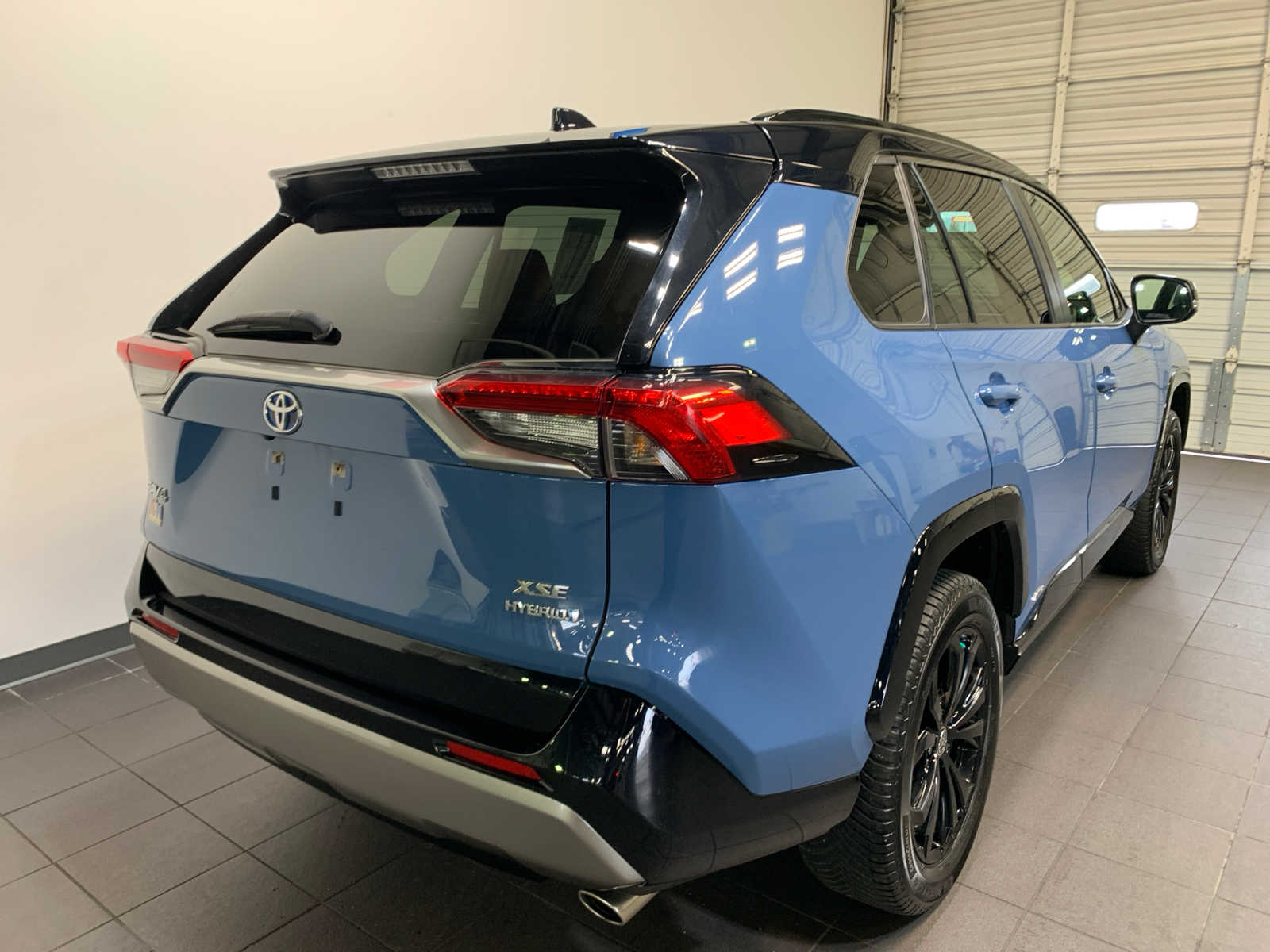 2022 Toyota RAV4 Hybrid XSE photo 3