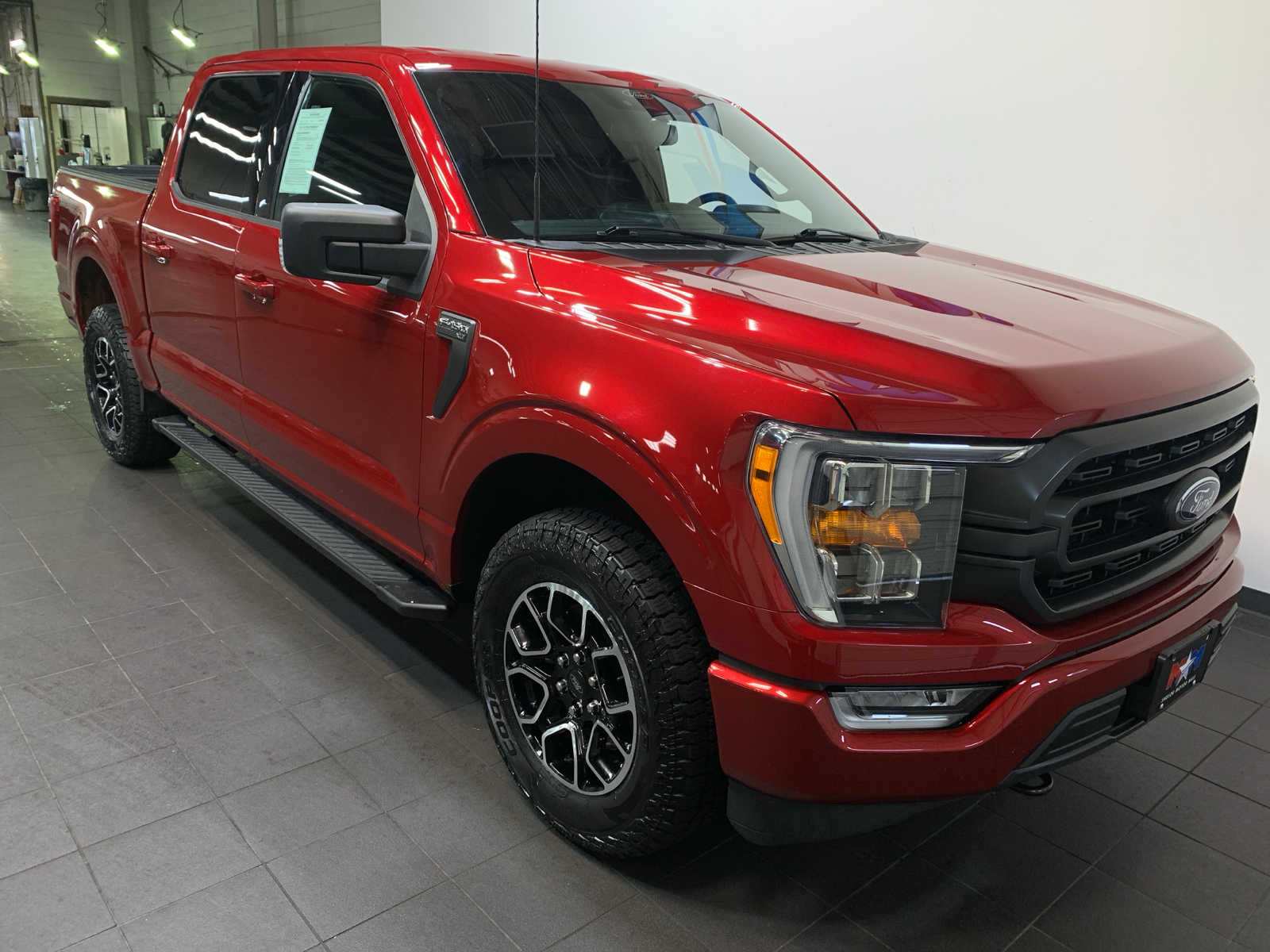2021 Ford F-150 XLT photo 2