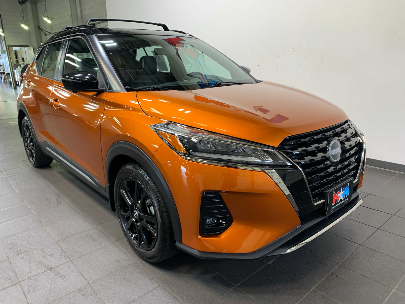 2023 Nissan Kicks SR photo 2