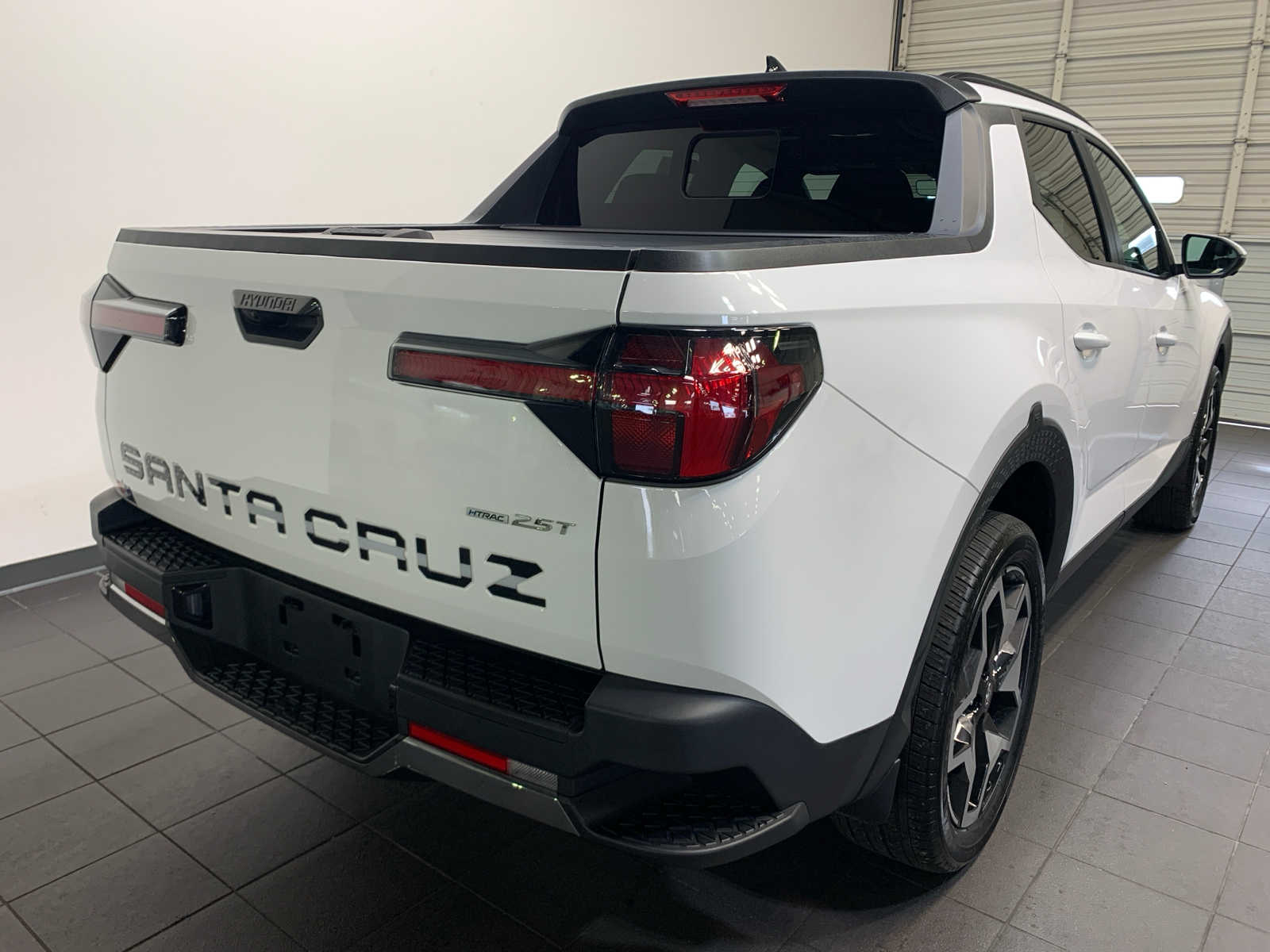 2023 Hyundai Santa Cruz Limited photo 2
