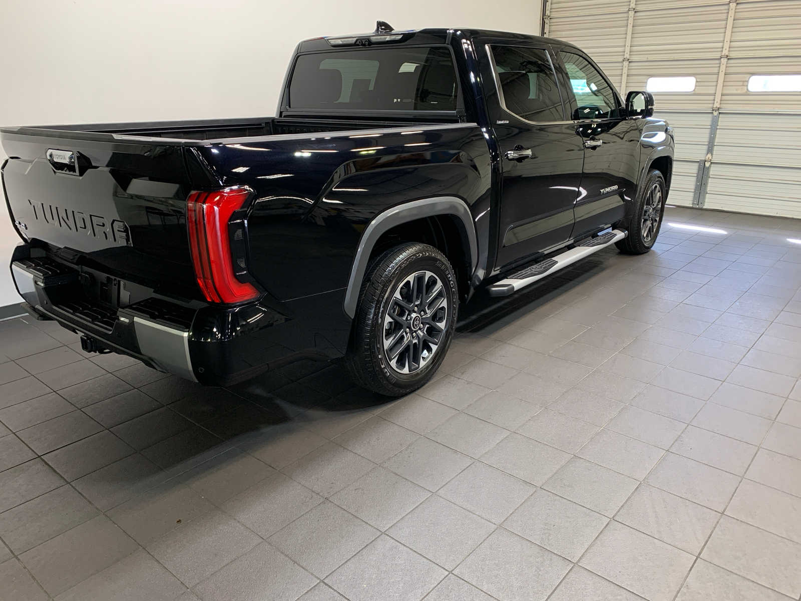 2023 Toyota Tundra Limited CrewMax photo 3