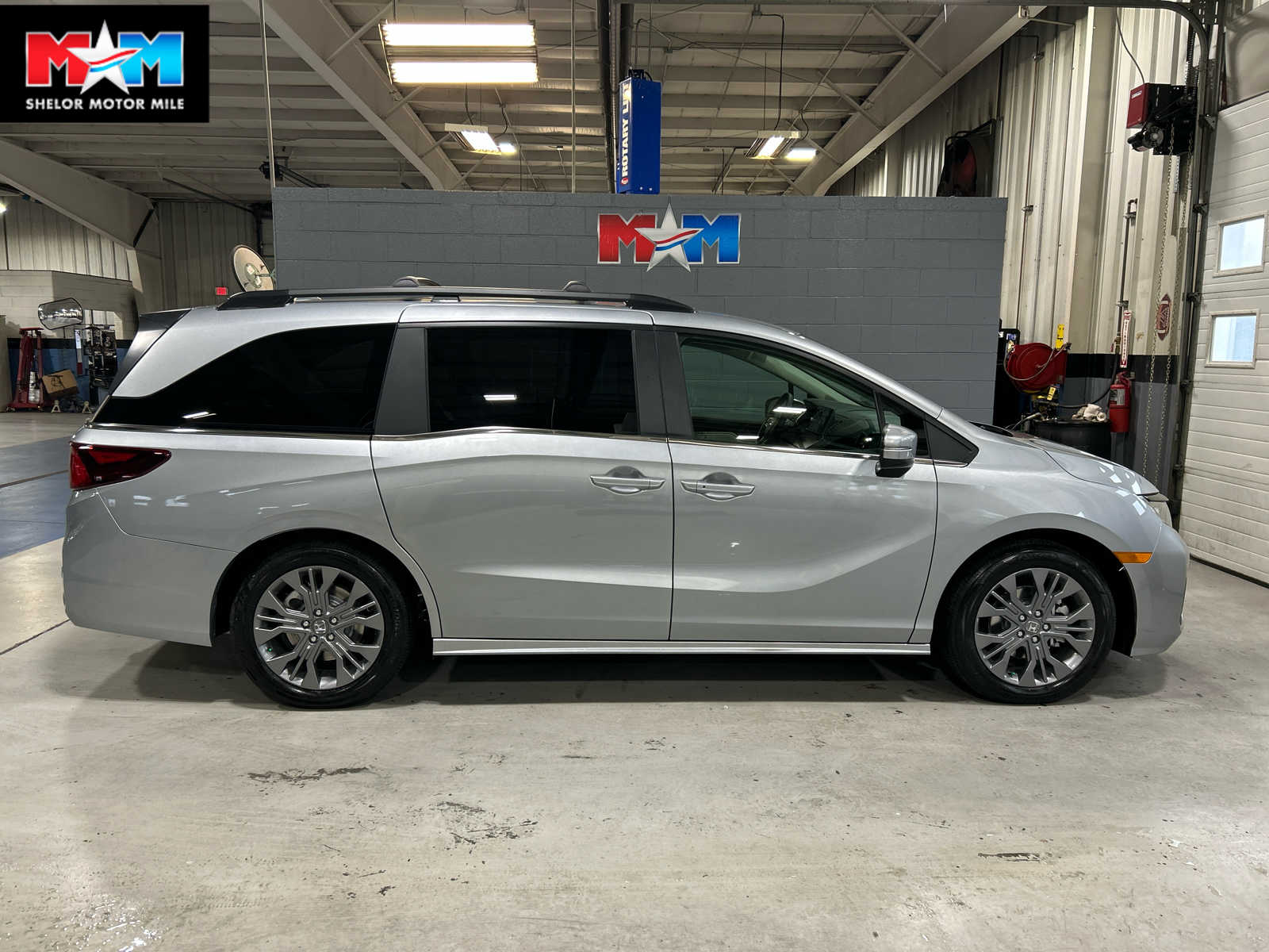2026 Honda Odyssey Touring's photo