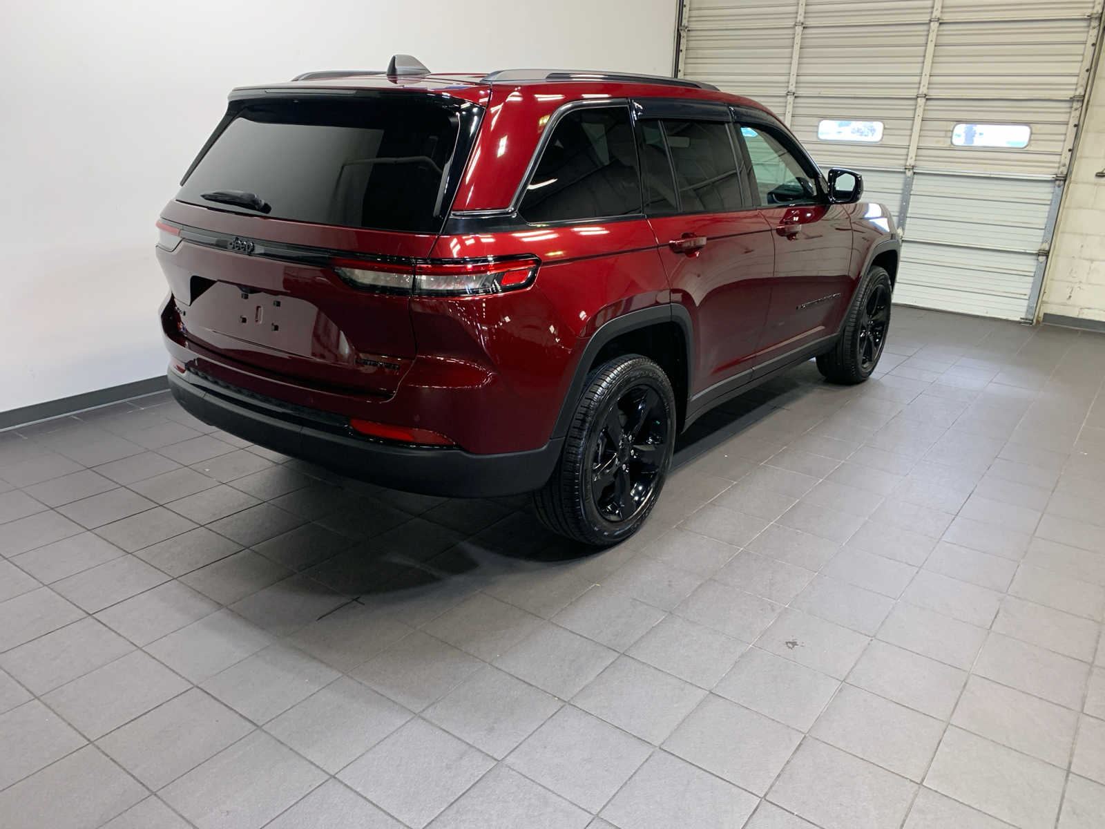 2025 Jeep Grand Cherokee Limited photo 3