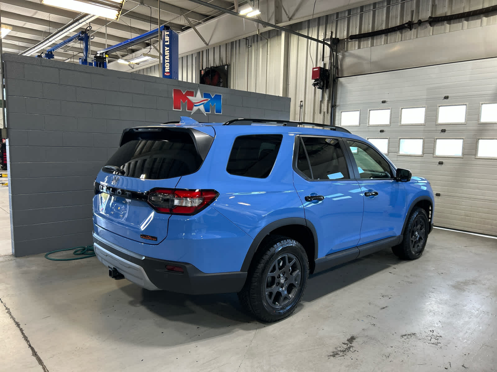 2025 Honda Pilot TrailSport photo 2