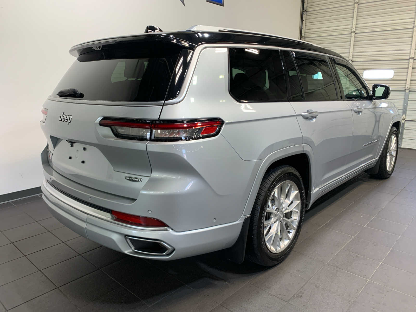 2021 Jeep Grand Cherokee L Summit photo 3