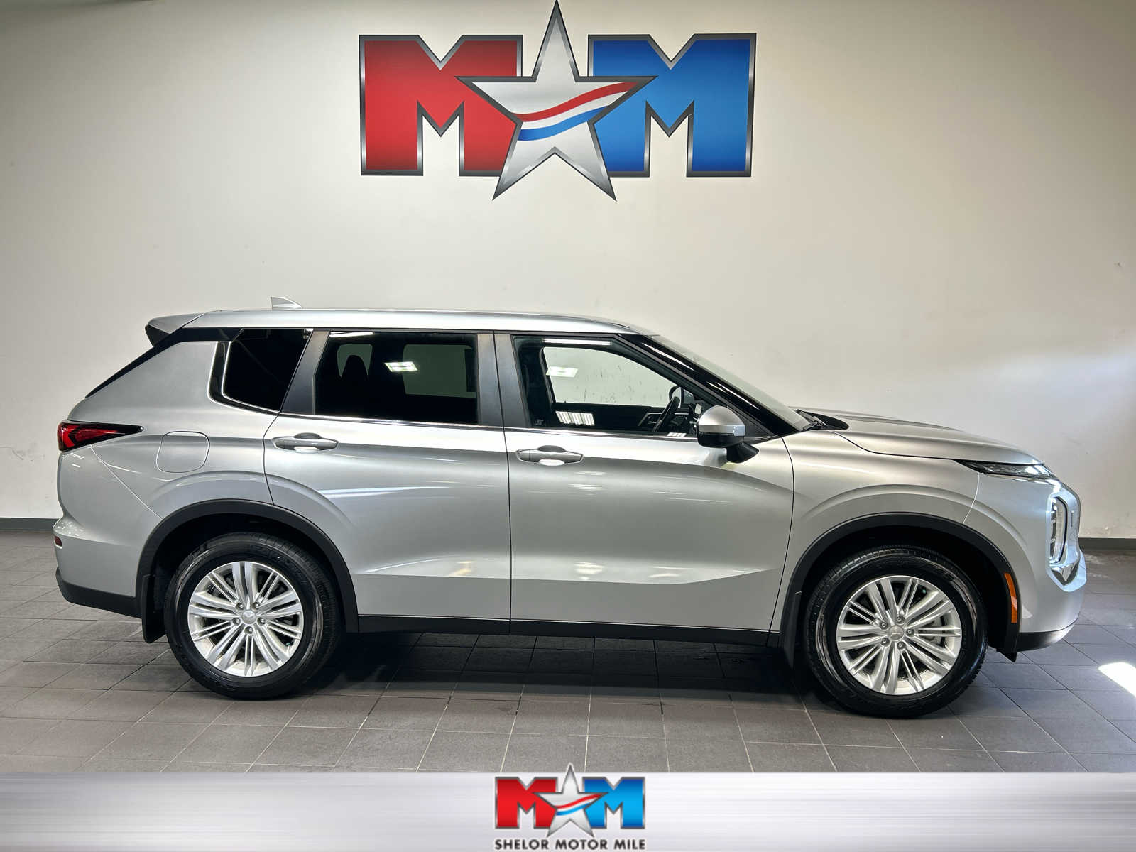 2024 Mitsubishi Outlander ES