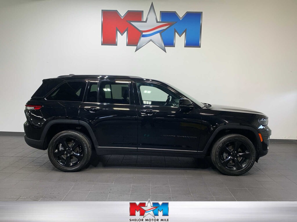 Used 2024 Jeep Grand Cherokee Laredo SUV