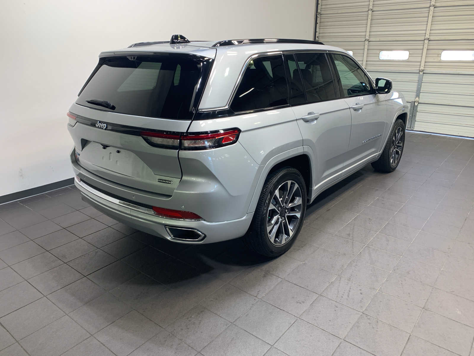 2024 Jeep Grand Cherokee Overland 4xe photo 3