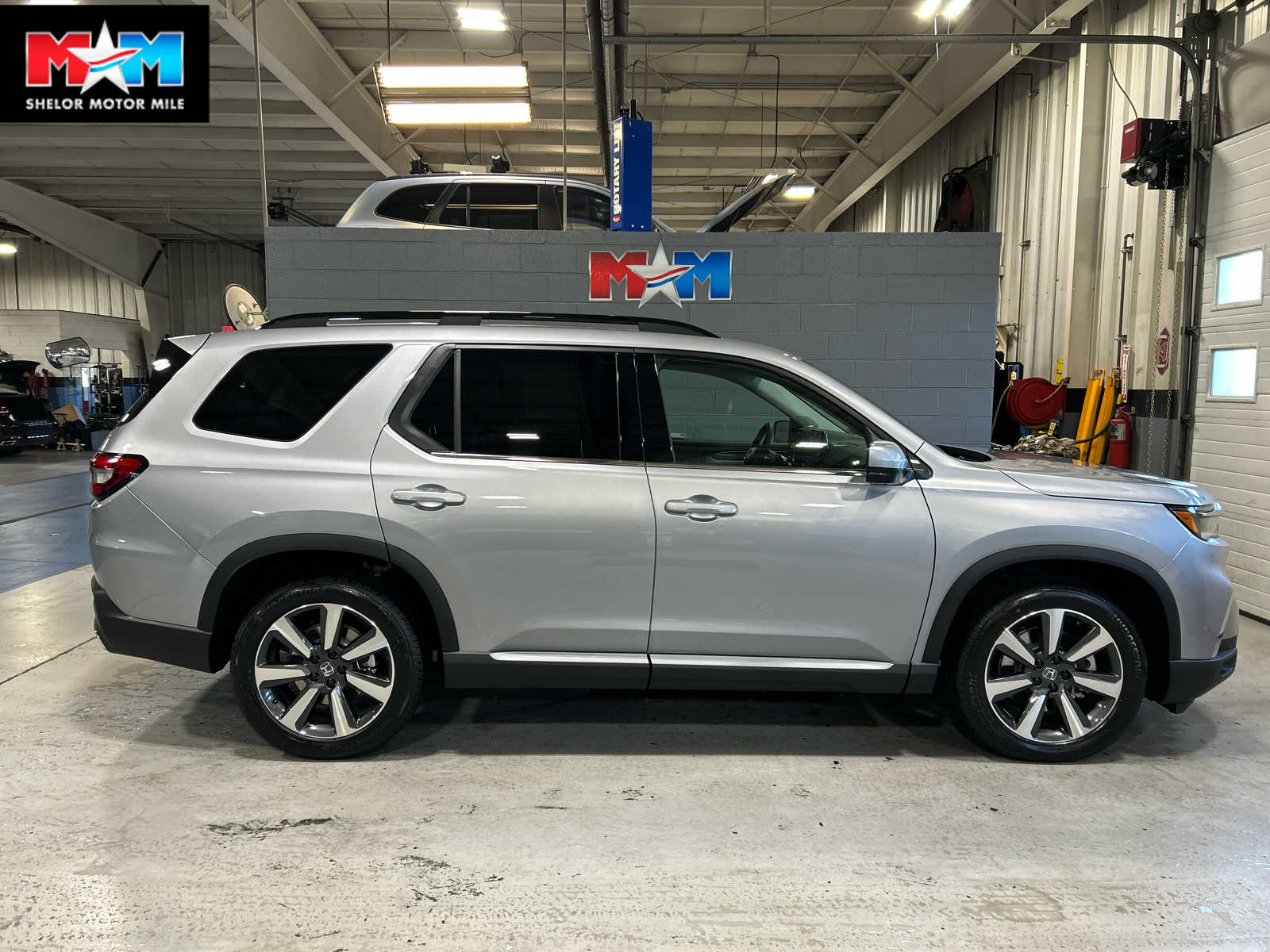 2025 Honda Pilot Elite's photo