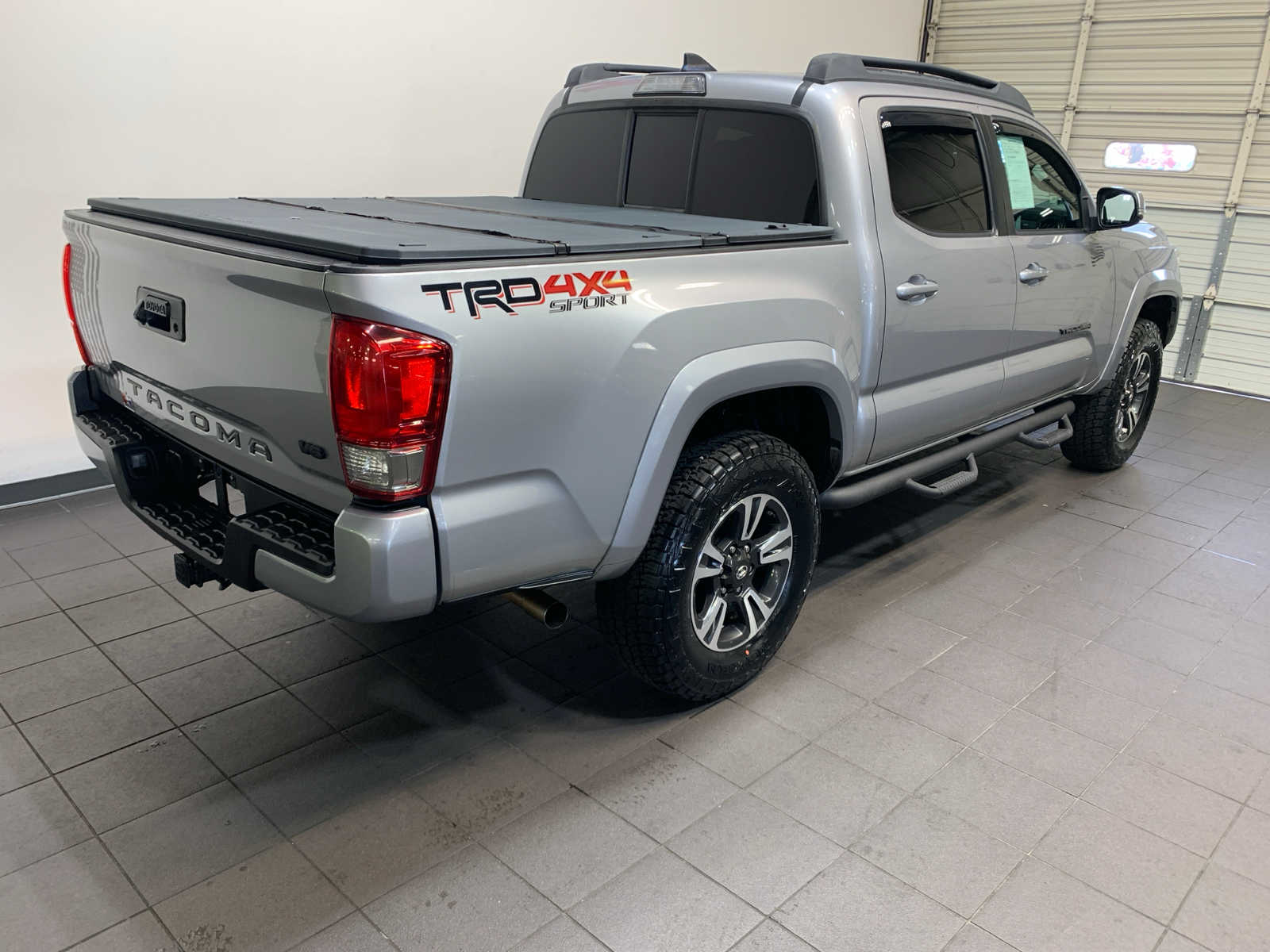 2016 Toyota Tacoma TRD Sport V6 photo 3