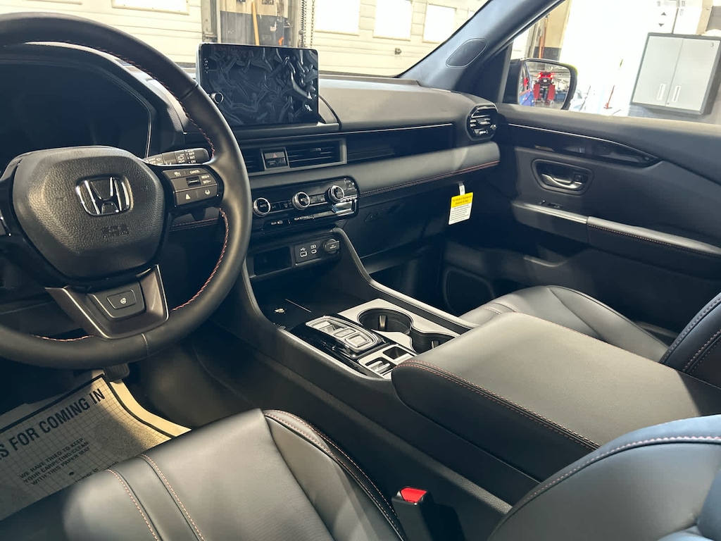 New 2025 Honda Pilot TrailSport SUV