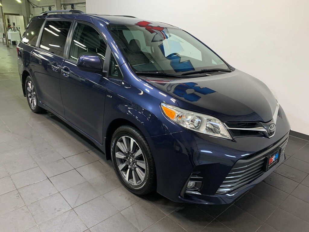 Used 2018 Toyota Sienna XLE Premium 7 Passenger Van Passenger Van