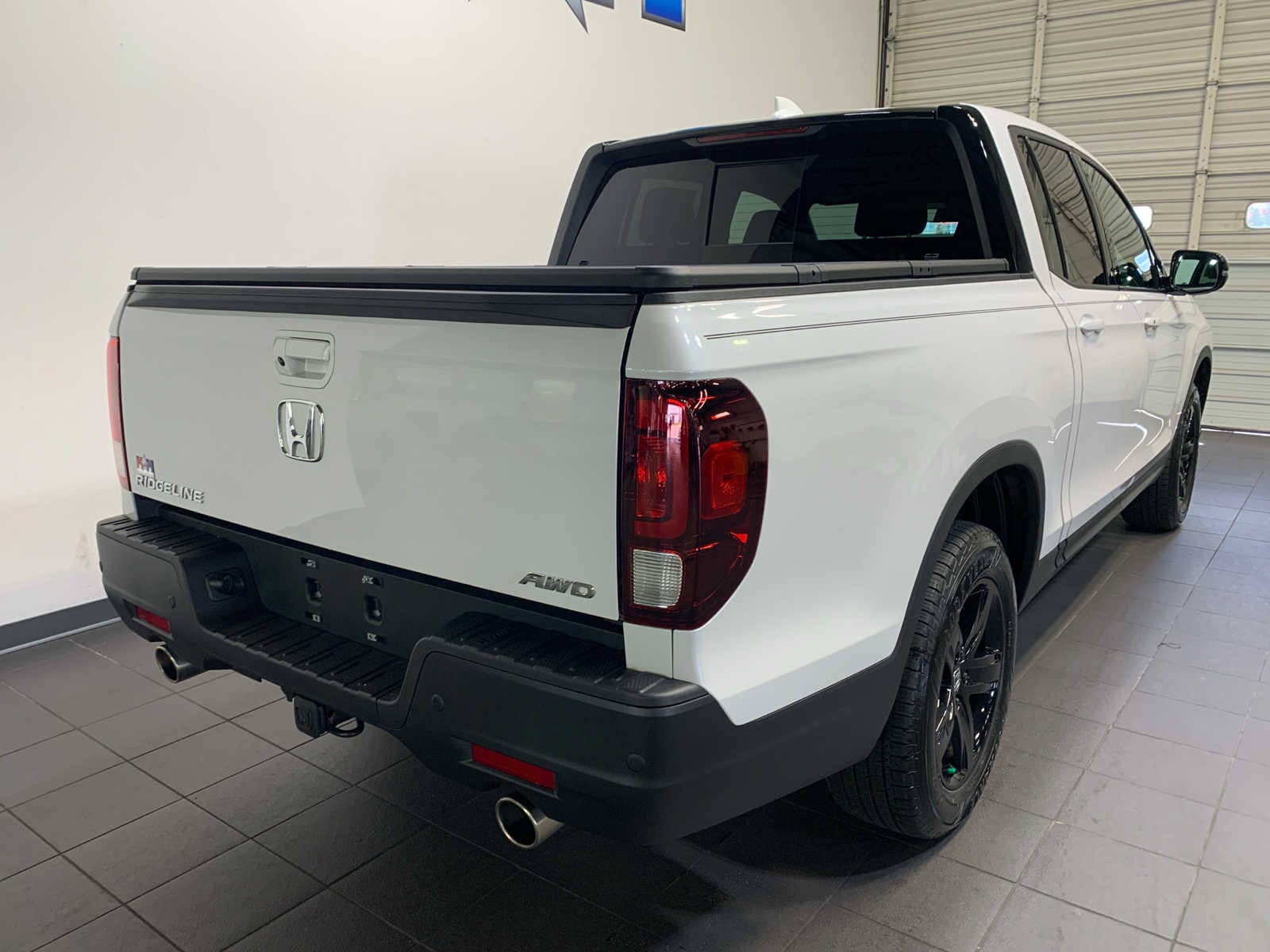 2023 Honda Ridgeline Black Edition photo 3