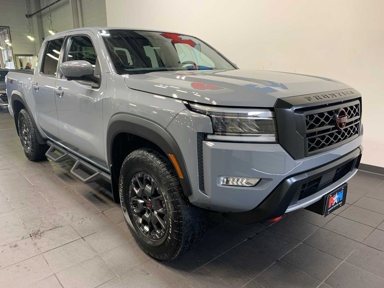 2023 Nissan Frontier PRO-4X Crew Cab photo 2