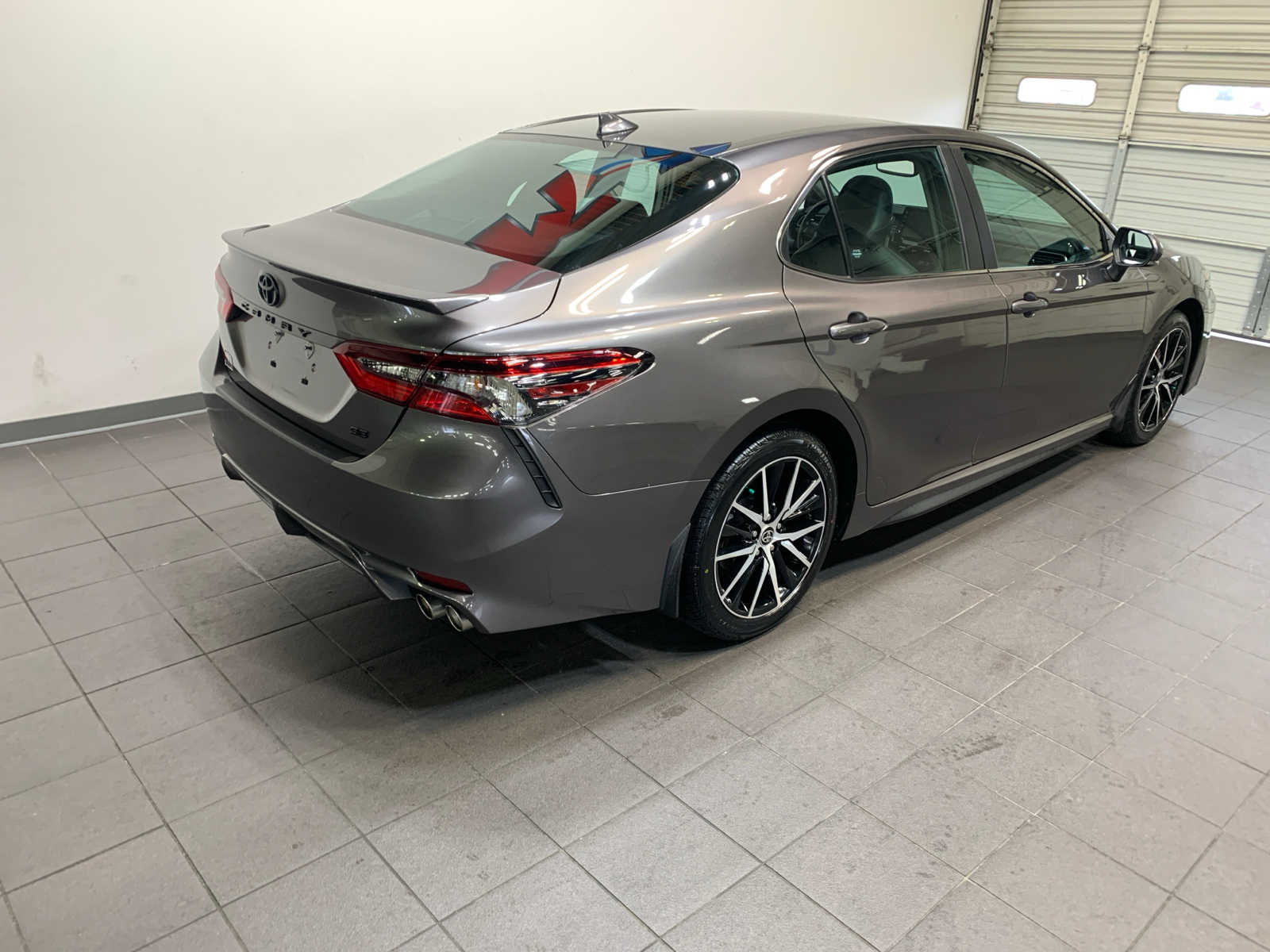 2022 Toyota Camry SE photo 3