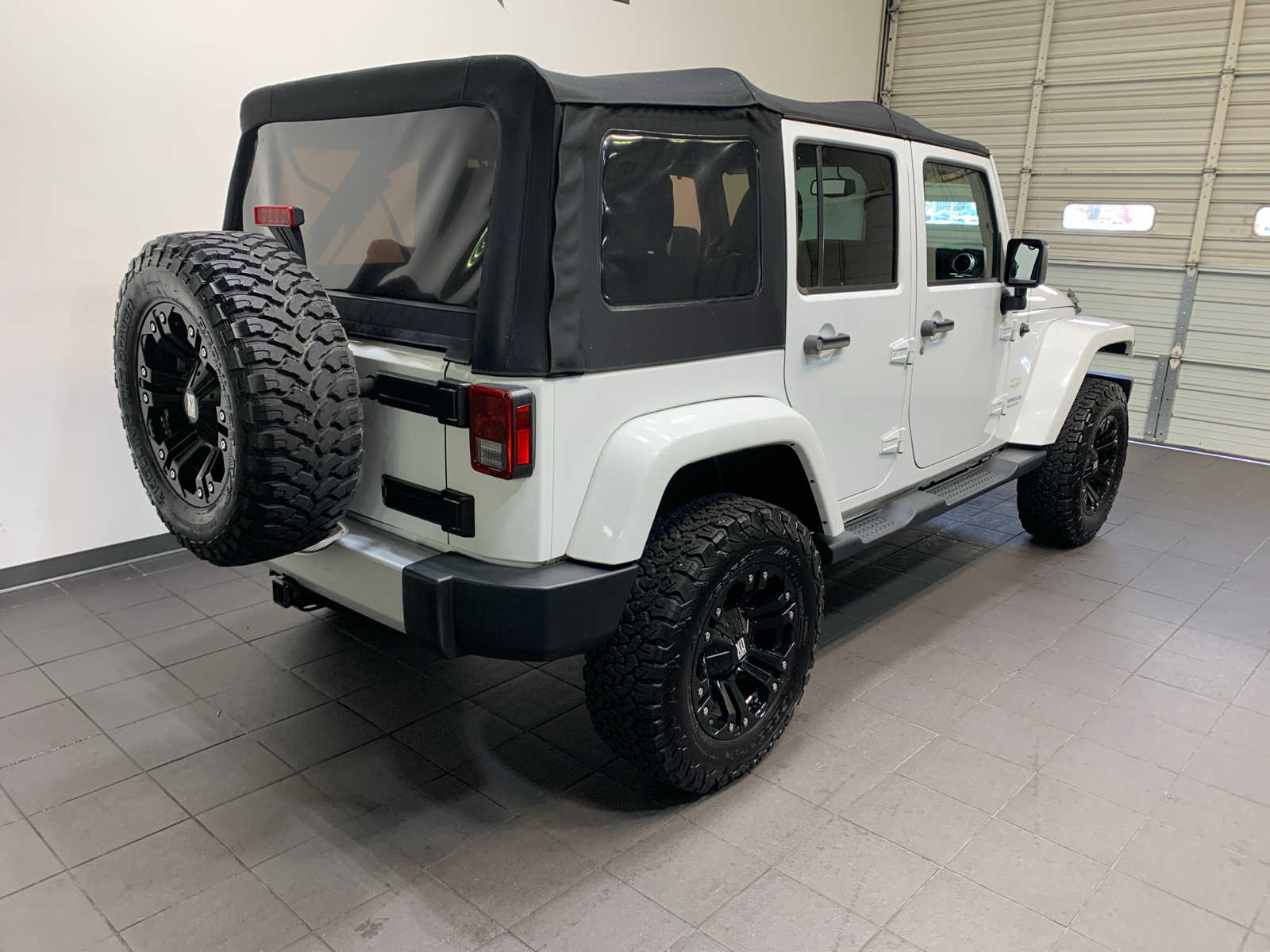 2015 Jeep Wrangler Unlimited Sahara photo 3