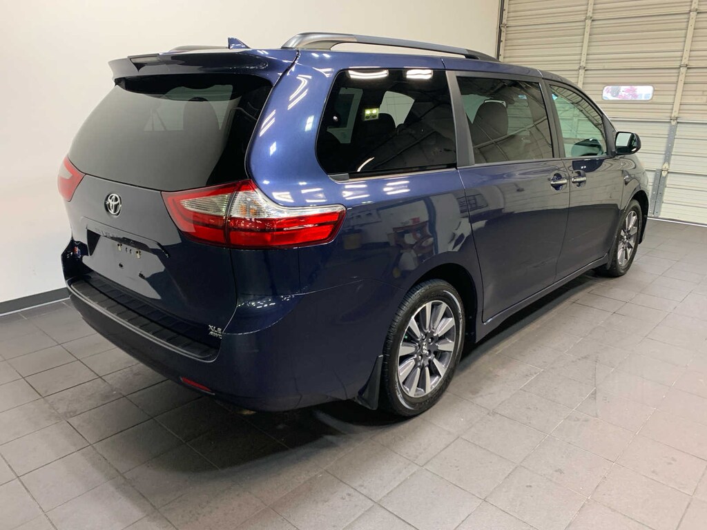 Used 2018 Toyota Sienna XLE Premium 7 Passenger Van Passenger Van