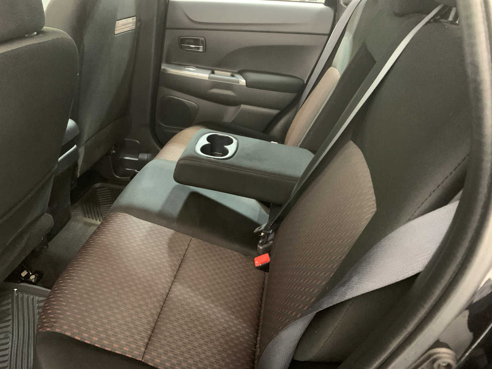 2018 Mitsubishi Outlander Sport ES photo 2