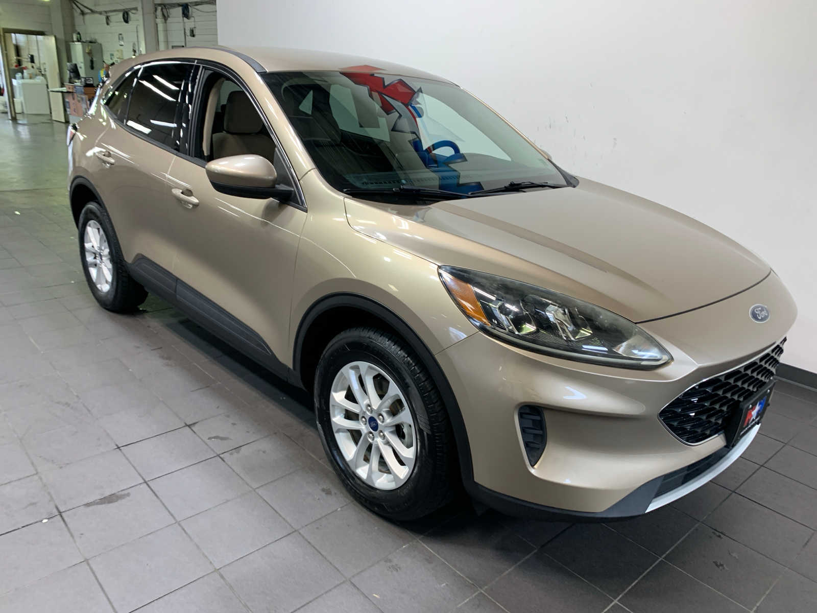 2020 Ford Escape SE photo 2