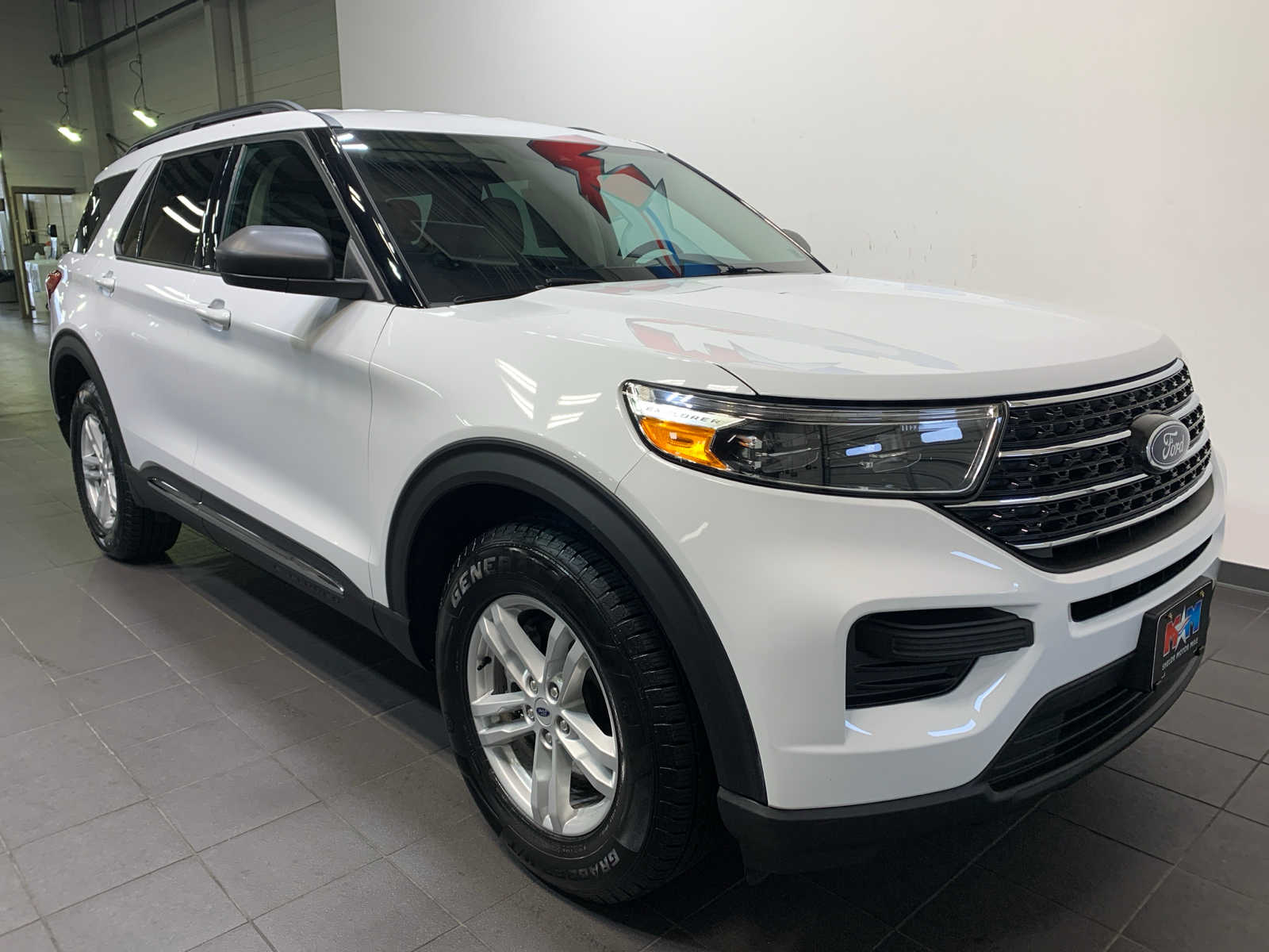 2023 Ford Explorer XLT photo 2