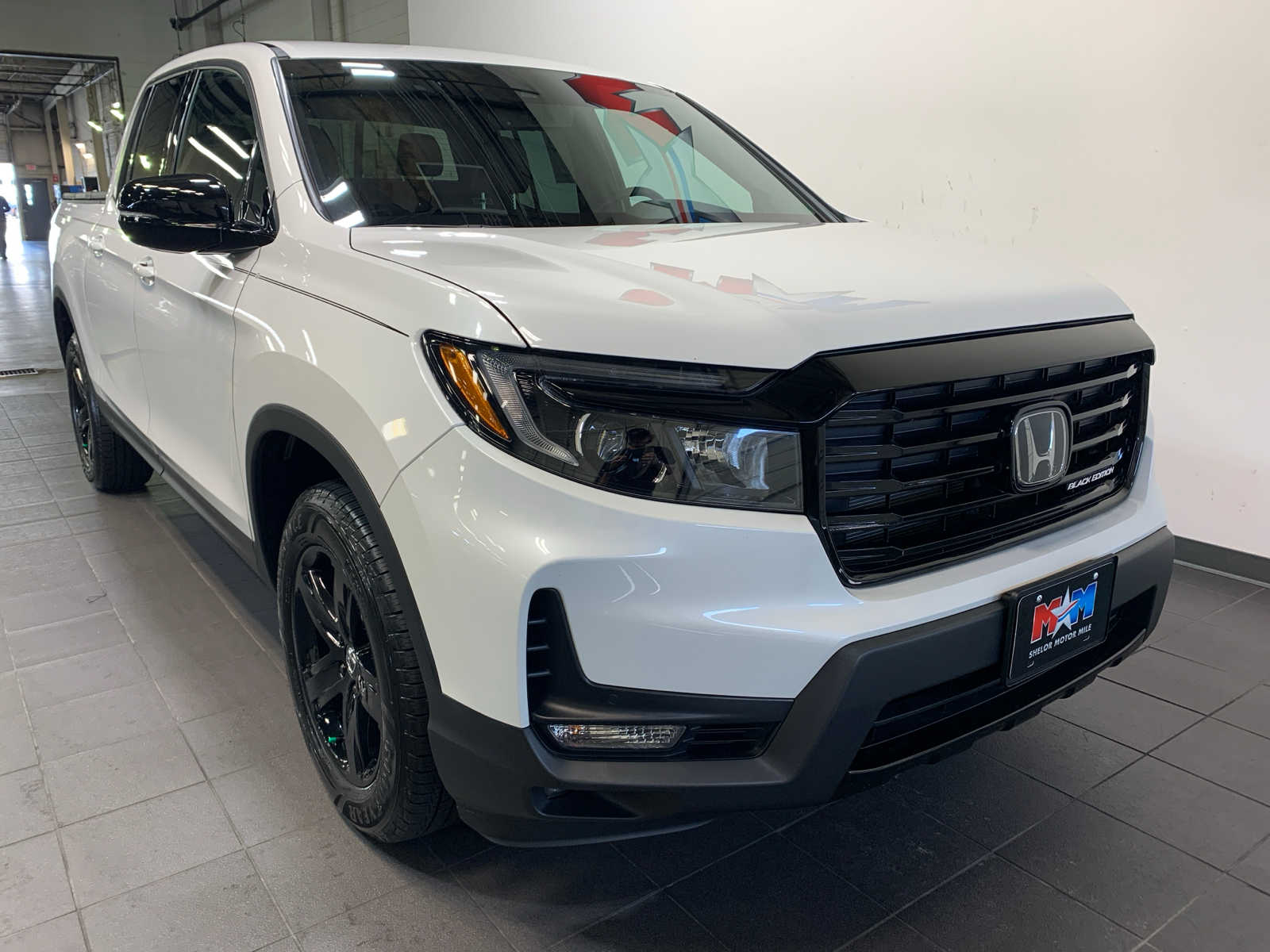 2023 Honda Ridgeline Black Edition photo 2