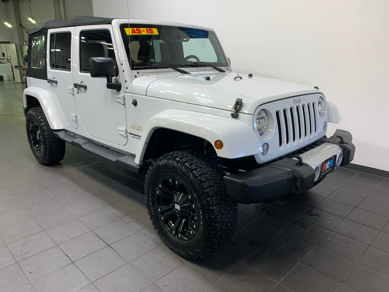 2015 Jeep Wrangler Unlimited Sahara photo 2