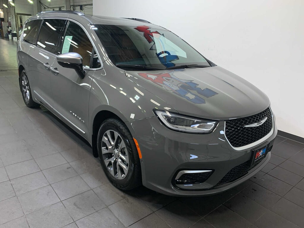 Used 2023 Chrysler Pacifica Plug-In Hybrid Pinnacle Van Passenger Van