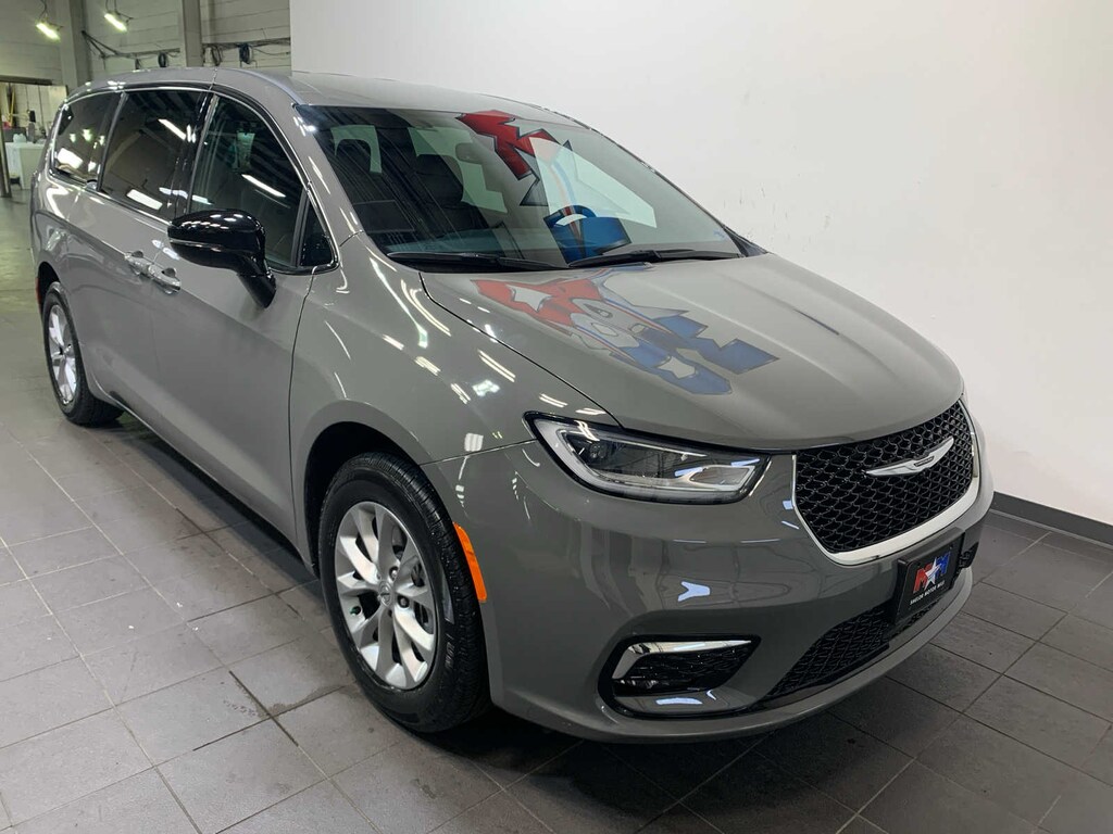 Used 2025 Chrysler Pacifica Select Van Passenger Van