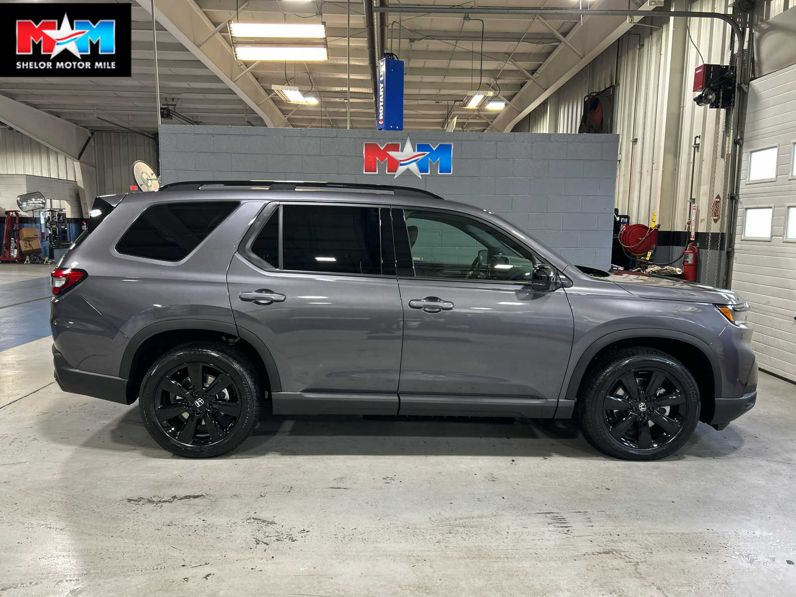 2025 Honda Pilot Black Edition's photo