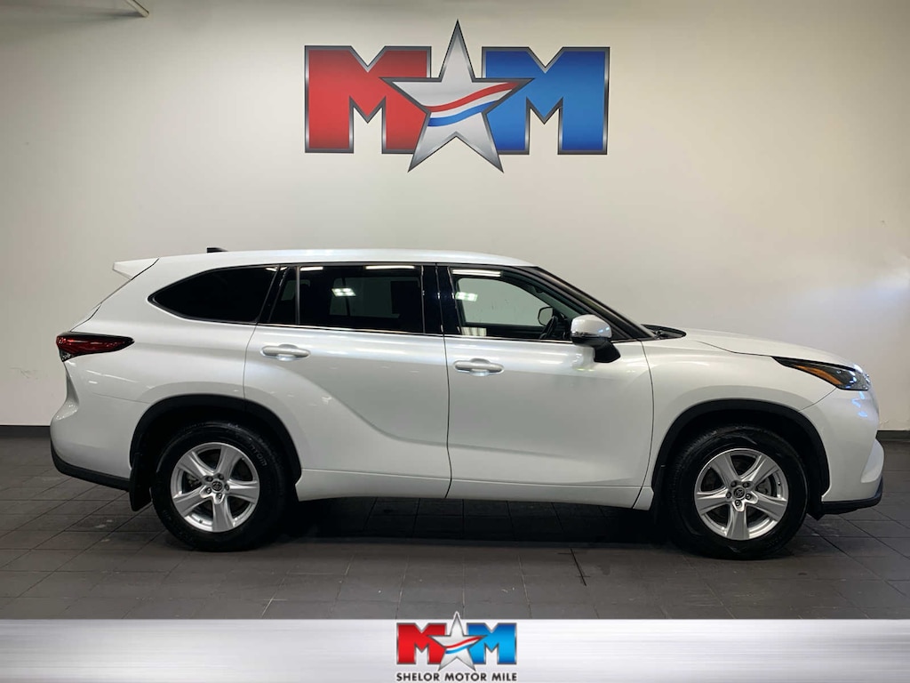 Used 2022 Toyota Highlander LE SUV