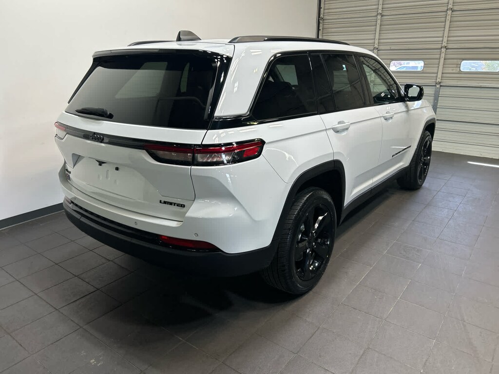 Used 2023 Jeep Grand Cherokee Limited SUV